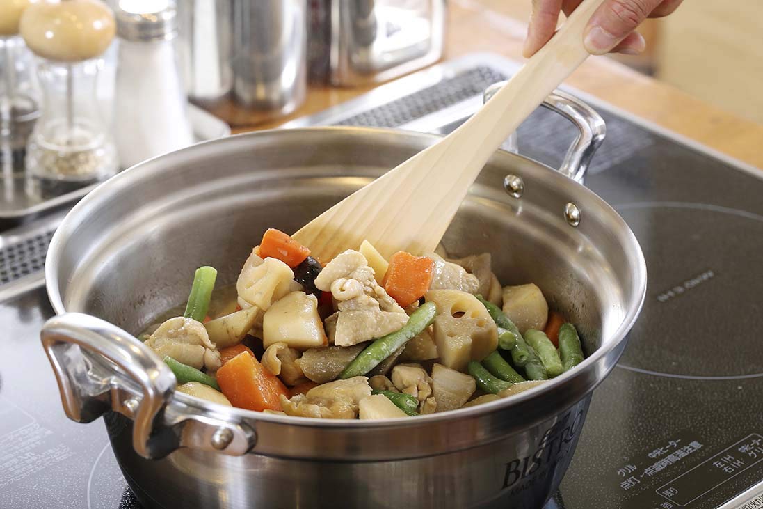 EBM Bistro 3-Layer Clad Stainless Steel Cooking Pot - 11.8 Inch (30cm) Professional Chef Pan with Even Heat Distribution - Perfect for Soups, Stews & Pasta Cooking