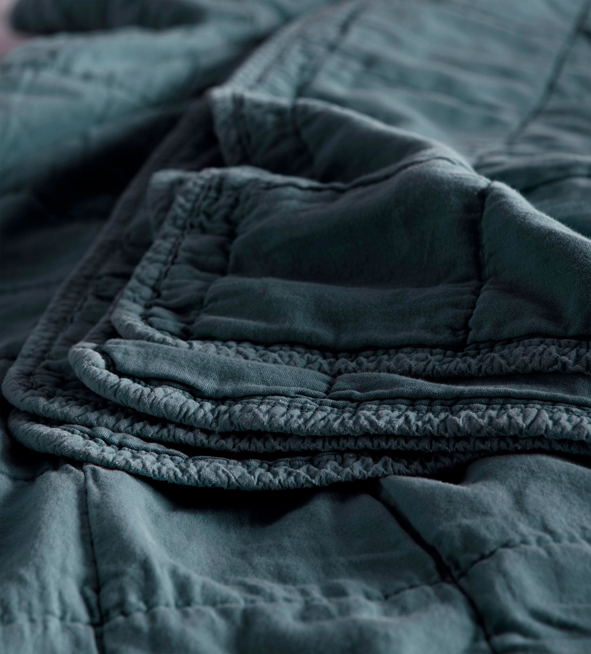 Darkest Spruce Finn 100% Cotton Quilted Throw Blanket - Soft & Cozy Bedspread for Couch, Sofa, Bed - Perfect for Living Room, Bedroom & Home Decor