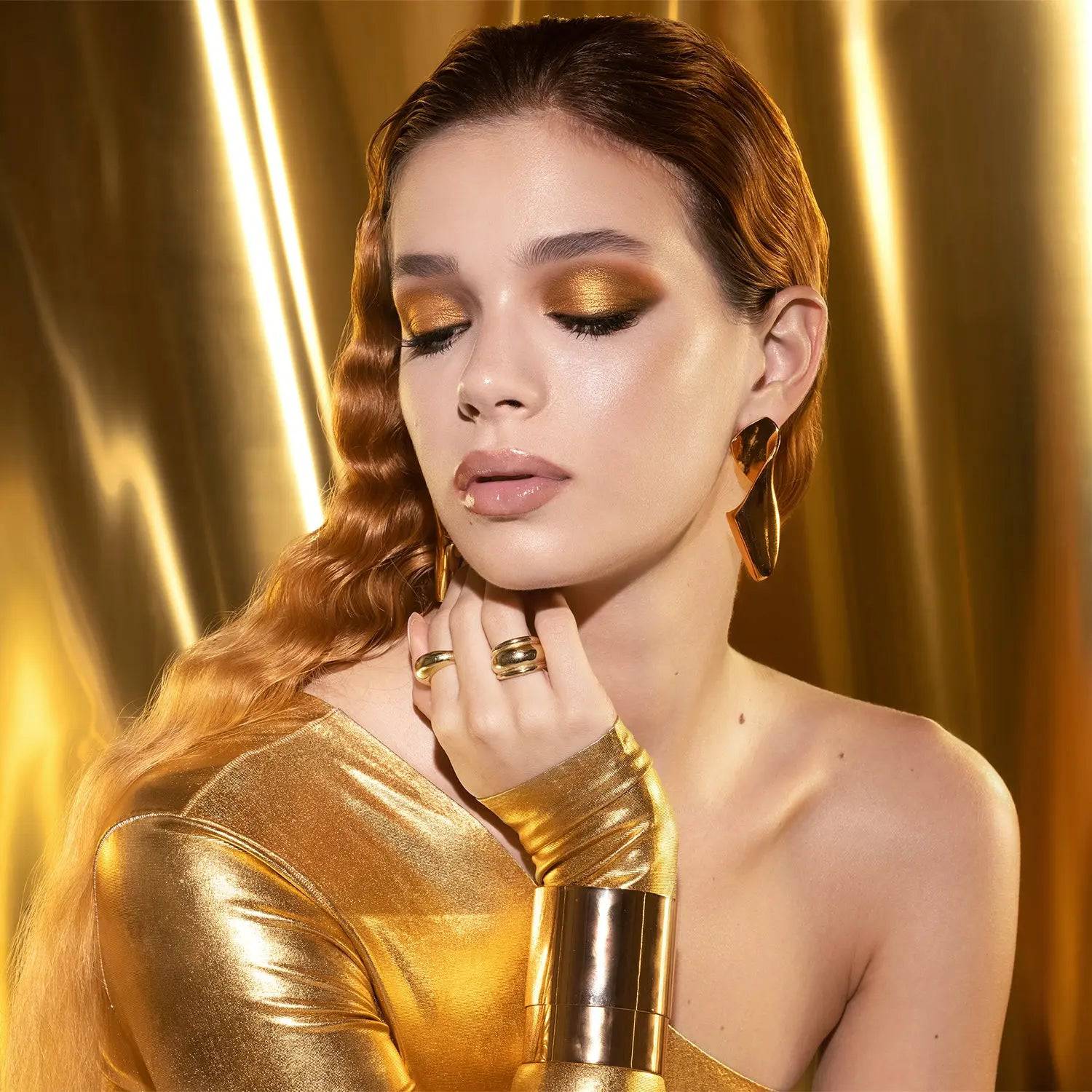 Golden Eyeshadow Palette - 18 Highly Pigmented Shades for Day & Night Makeup Looks | Vegan & Cruelty-Free | Perfect for Parties, Weddings & Everyday Wear