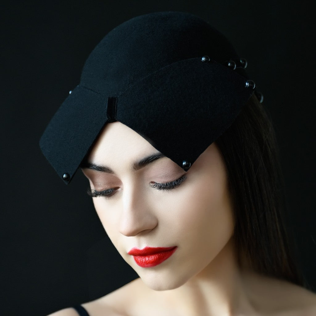 Elegant Black Funeral Fascinator Hat for Women - Mourning Veil Headpiece - Perfect for Memorial Services, Funerals & Formal Occasions