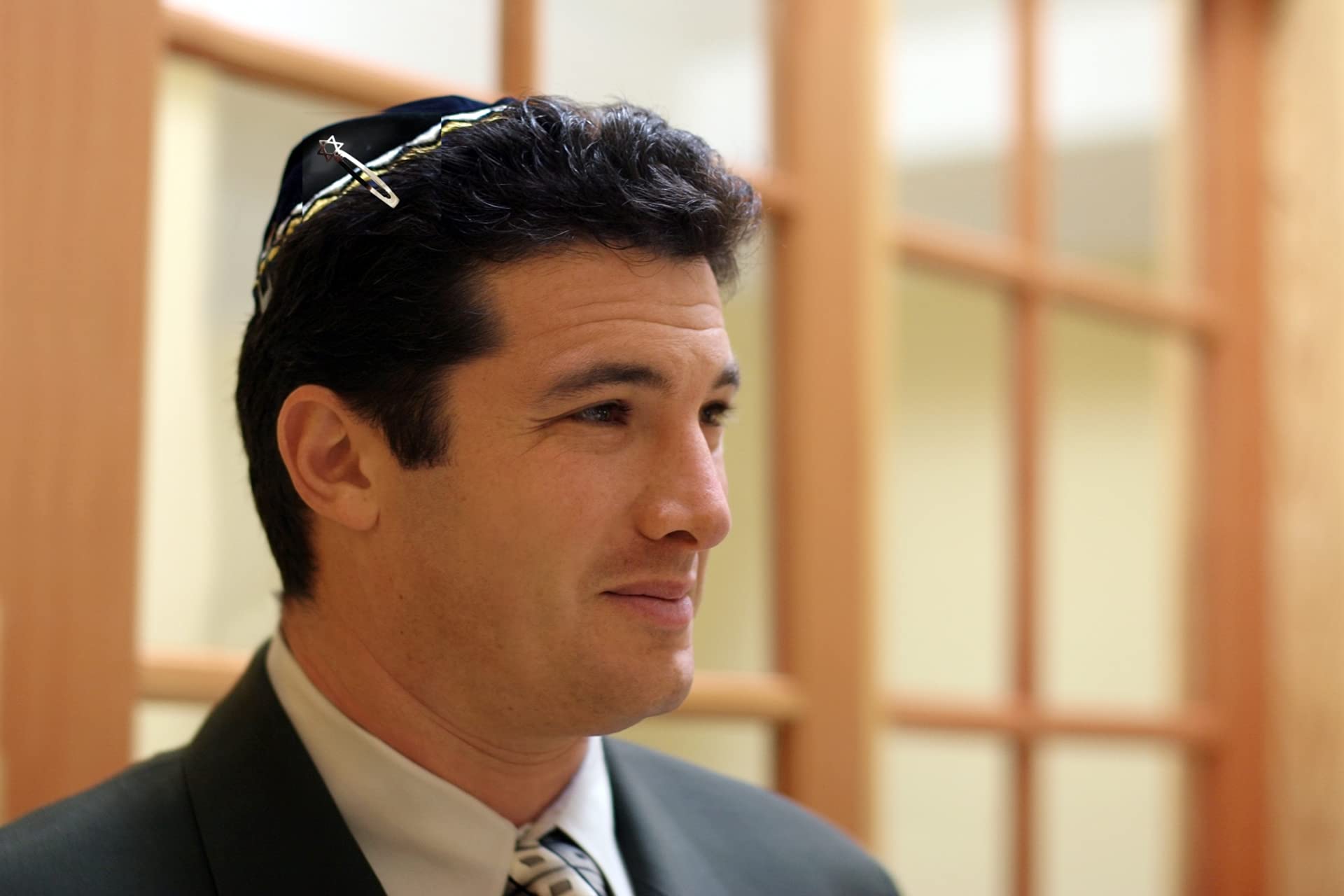 Premium Silver Yarmulke & Hair Clips Bulk Pack - Medium Size for Jewish Religious Ceremonies, Weddings, and Everyday Use