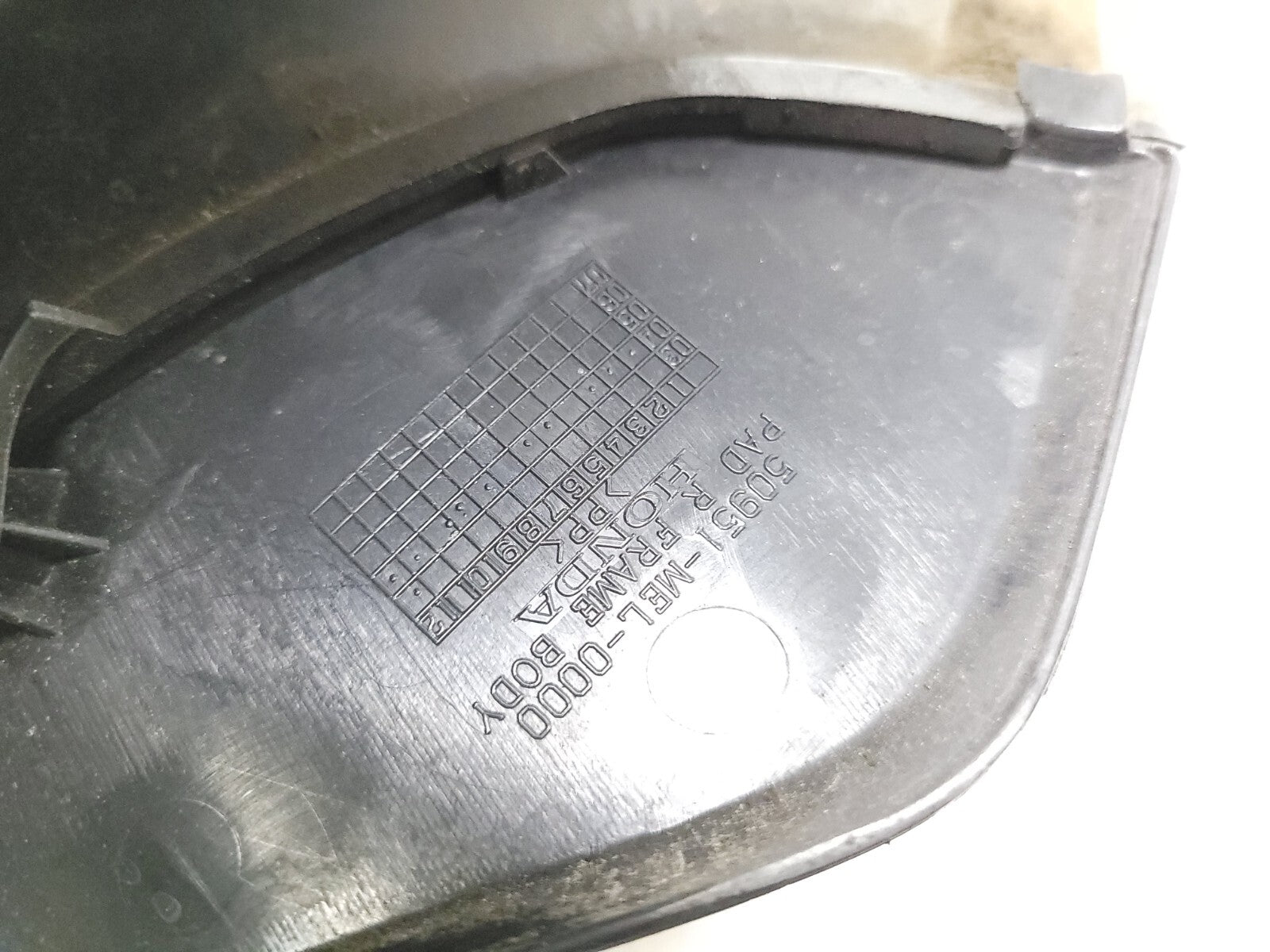 2004-2005 Honda CBR1000RR OEM Fuel Tank Fairing Cover - Genuine Replacement Part for Motorcycle Body Protection - Perfect for Racing, Street Riding & Bike Restoration Projects