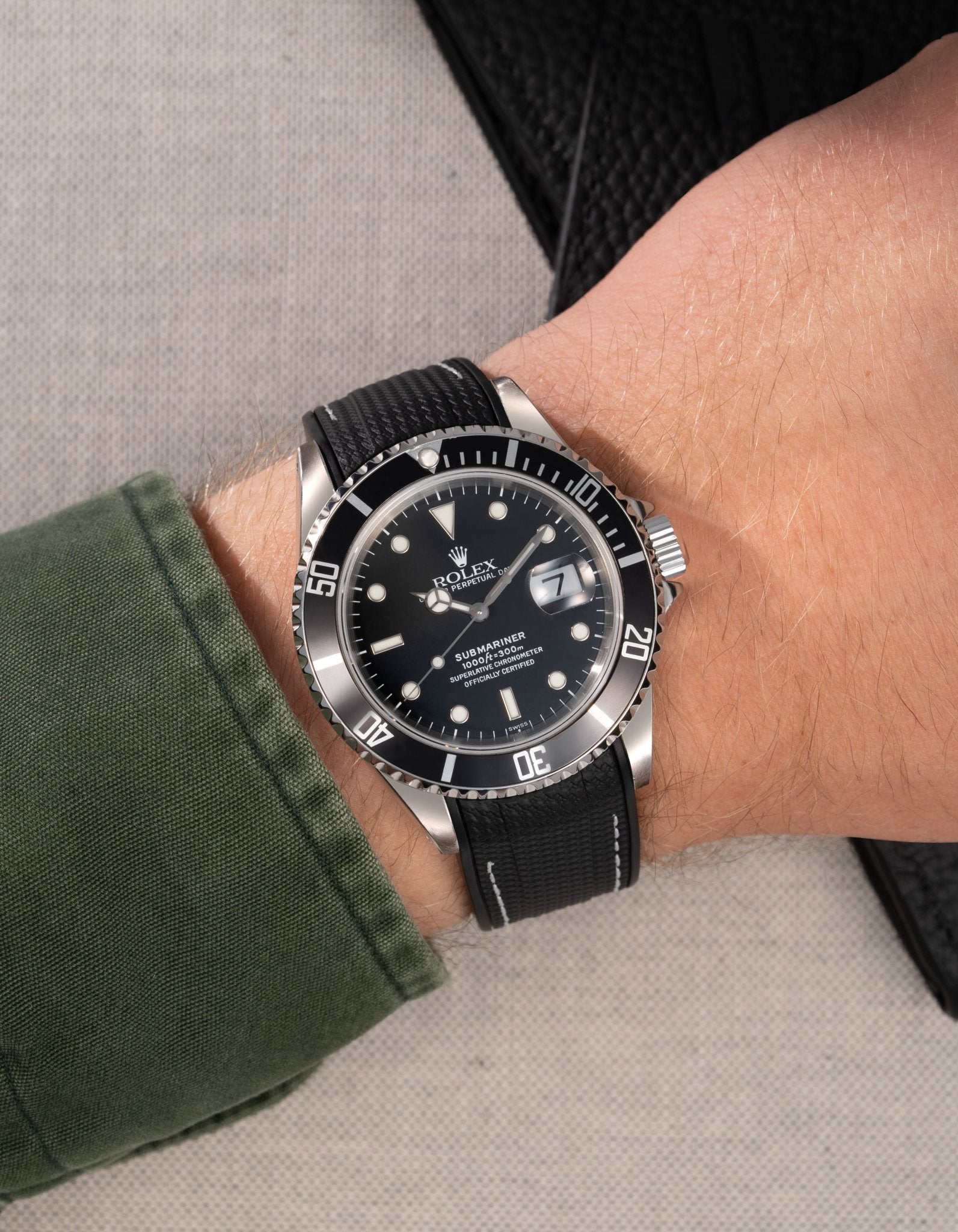 Vertech Rubber Watch Band Replacement for Rolex Submariner 16610 - Durable Waterproof Strap for Diving, Swimming & Outdoor Activities