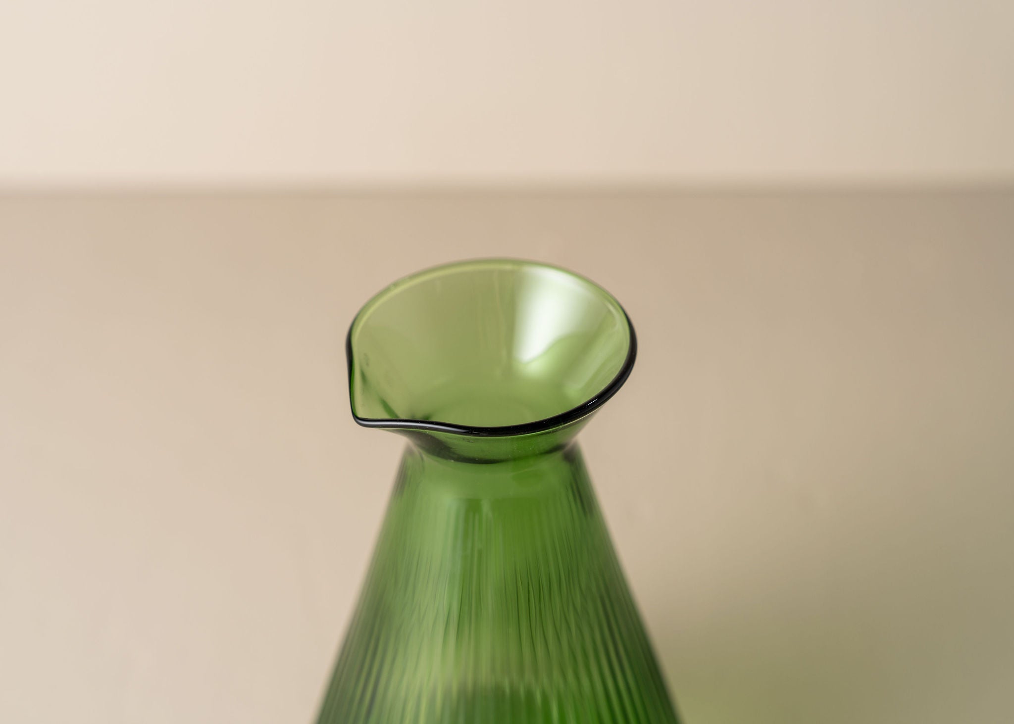 Kairos Angular Carafe - Dark Amber Glass Water Pitcher for Home, Office & Restaurant | Elegant Beverage Server for Iced Tea, Juice & Cocktails