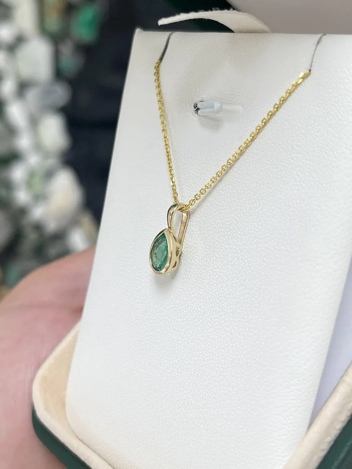 1.0ct Natural Pear Cut Emerald Solitaire Pendant - May Birthstone Charm Jewelry for Women, Elegant Necklace Gift for Birthday, Anniversary & Special Occasions
