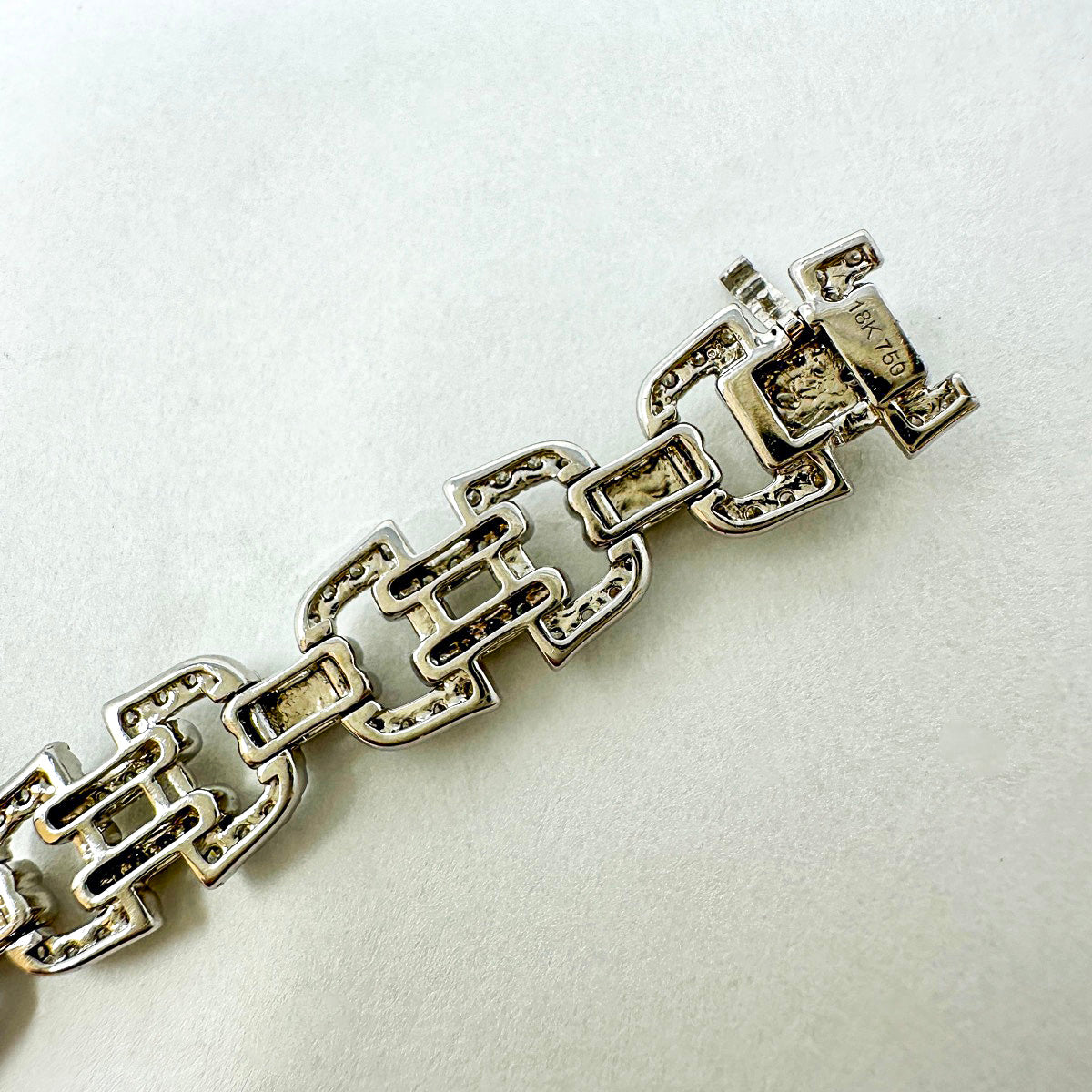 18K White Gold Diamond Bracelet for Women - Elegant & Luxurious Jewelry Gift for Anniversary, Wedding, or Special Occasions
