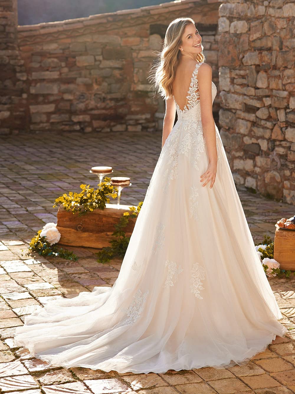 Clothfun 2024 Women's Lace Mermaid Wedding Dress with Sleeves - Elegant Beach Bridal Gown for Bride - Perfect for Beach Weddings, Destination Ceremonies & Romantic Photoshoots