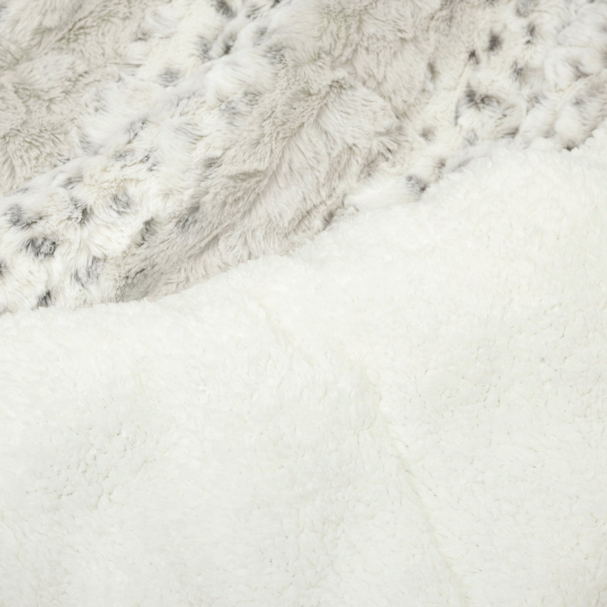 Leopard Print Faux Fur Comforter Set - 3 Piece King/Queen Size Bedding Set with Pillow Shams - Soft Luxury Animal Print Blanket for Bedroom Decor, Winter Warmth & Cozy Home Styling
