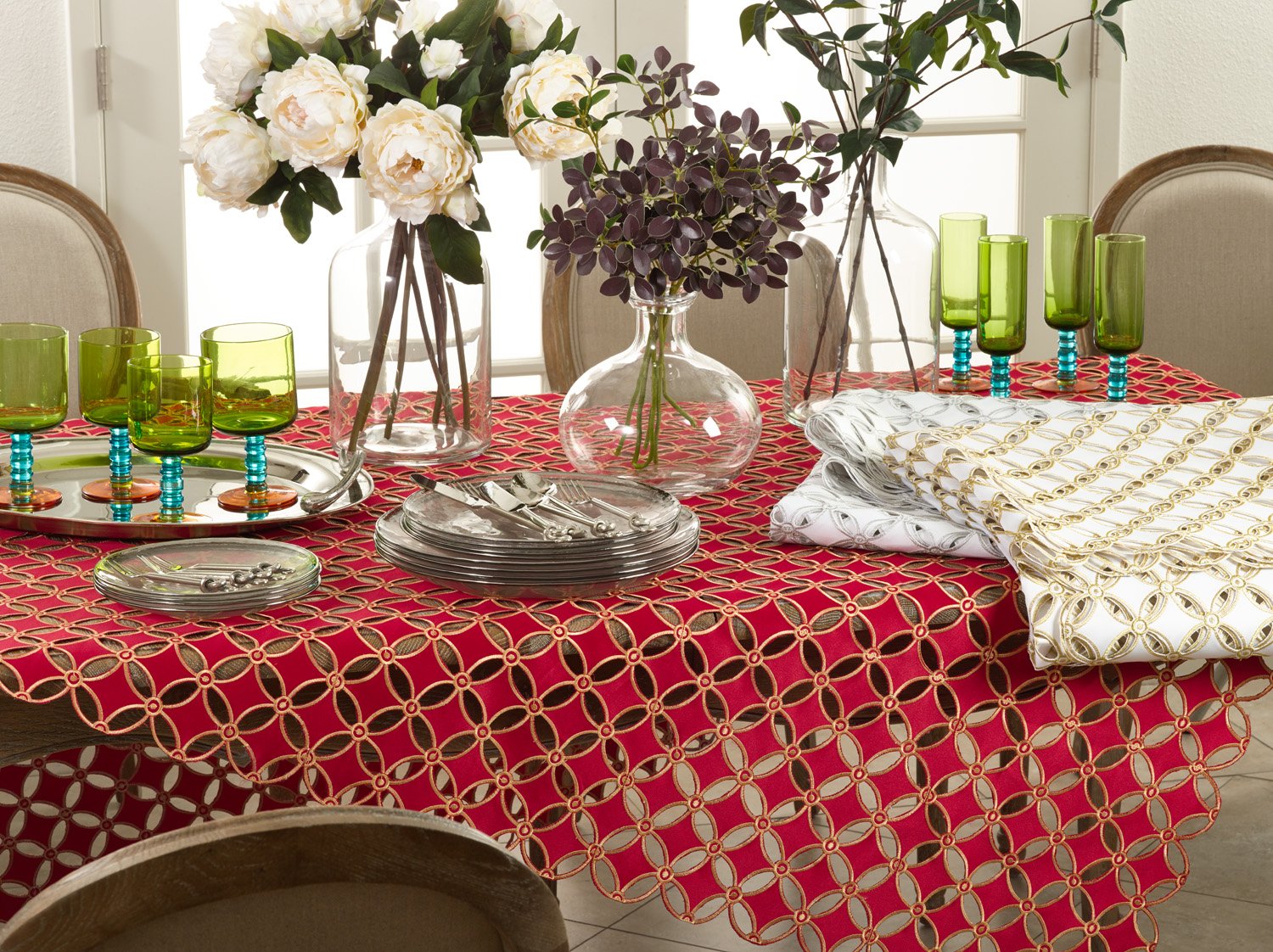 Elegant Holiday Cutwork Design Table Runner - Perfect for Christmas, Thanksgiving & Dinner Party Decorations