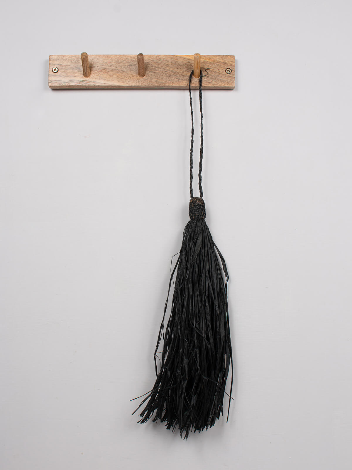 Stylish Raffia Tassels for Handbags, Home Decor & DIY Crafts - Natural Fiber Decorative Accents for Boho Chic Style