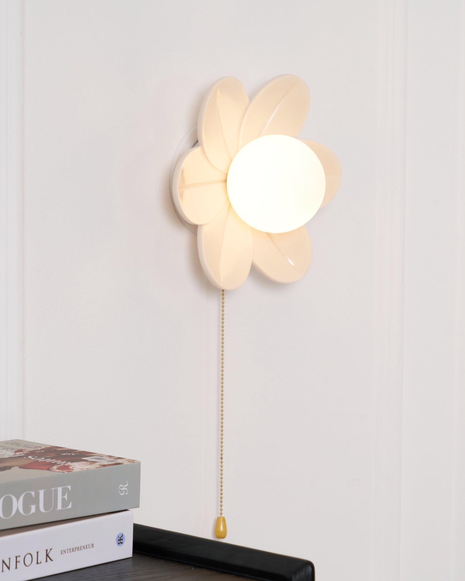 Flowers Wall Lamp - Elegant Floral LED Wall Light for Bedroom, Living Room, and Nursery Decor - Perfect for Home and Office Lighting