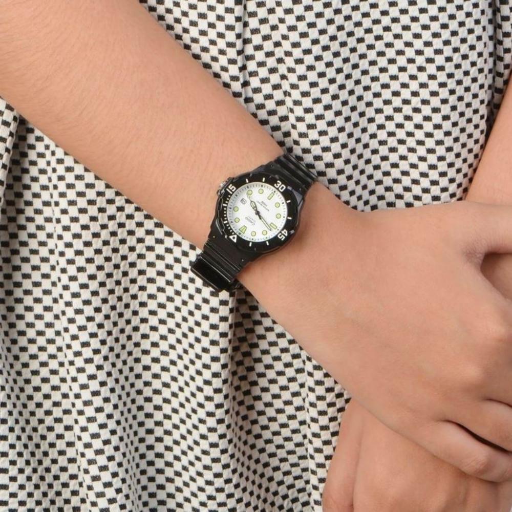 CASIO LRW200H-7E1VDF Analog Women's Watch with Black Resin Strap - Water Resistant, Stylish & Durable for Everyday Wear, Workouts & Outdoor Activities