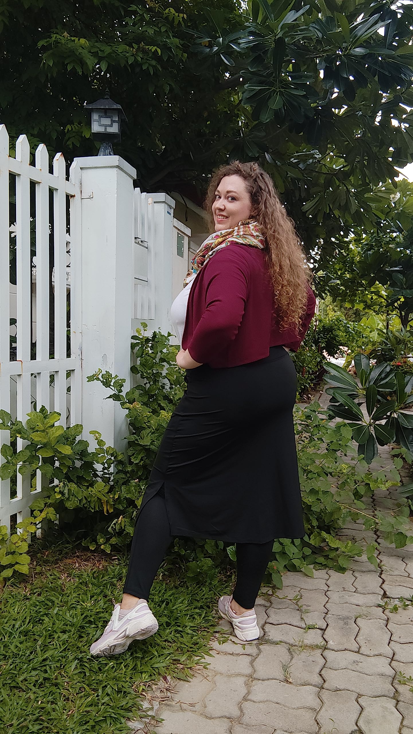HOKOYI Women's Modest Long Skirt with Pockets - Stretchy Midi Skirt with Attached Leggings, Workout Skirted Capris for Yoga, Running & Casual Wear