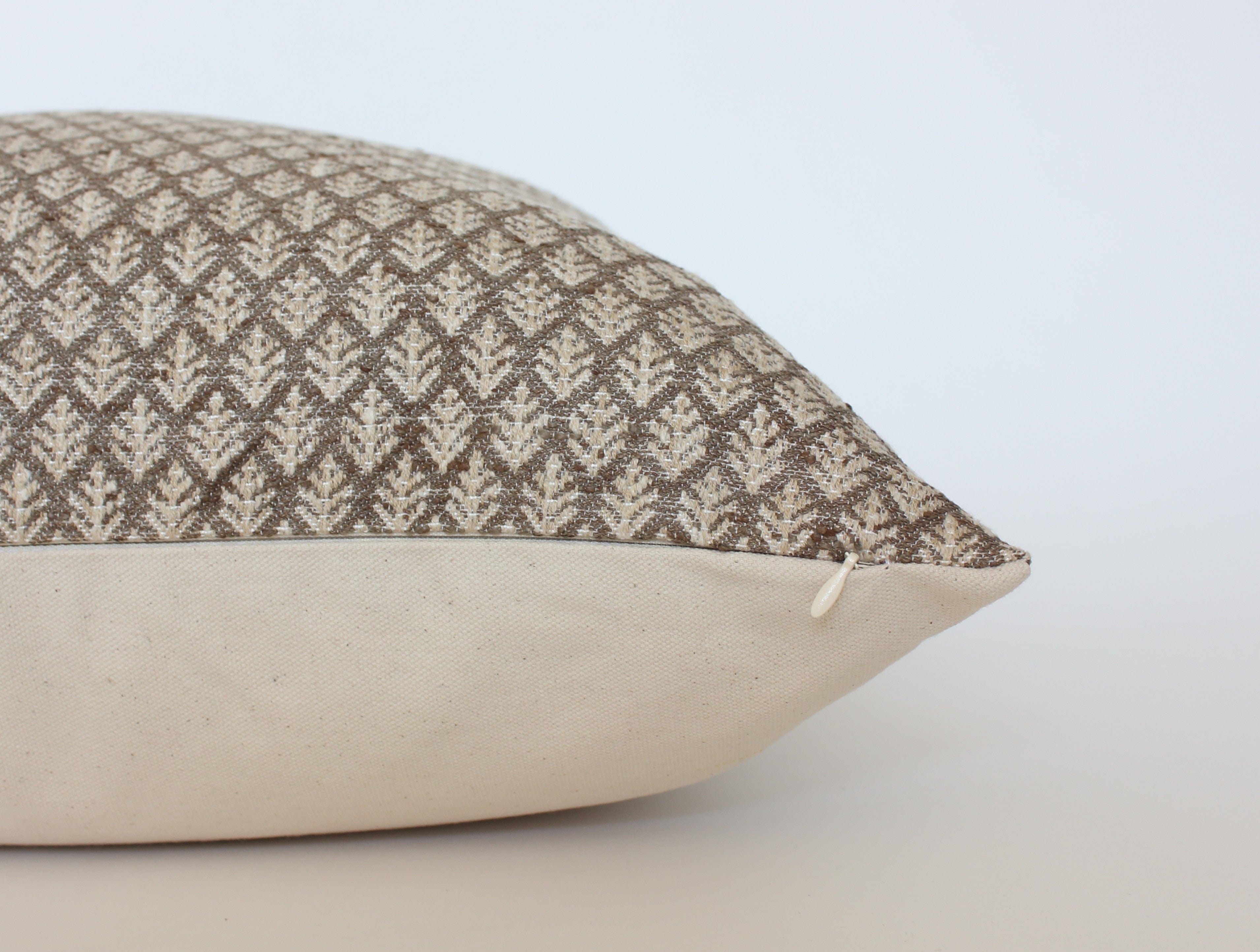 Decorative Fern Print Pillow Cover - Soft & Stylish Home Decor for Living Room, Bedroom, or Outdoor Use