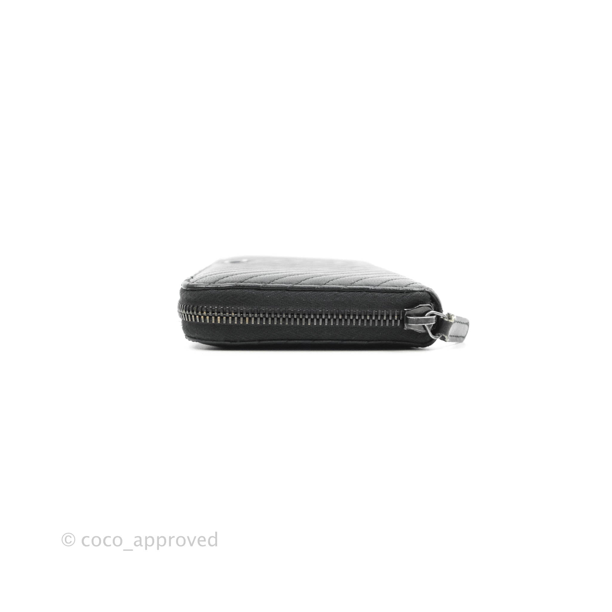 Chanel Chevron Zipped Around Long Wallet in Black Lambskin - Luxury Women's Leather Wallet for Everyday Use & Special Occasions
