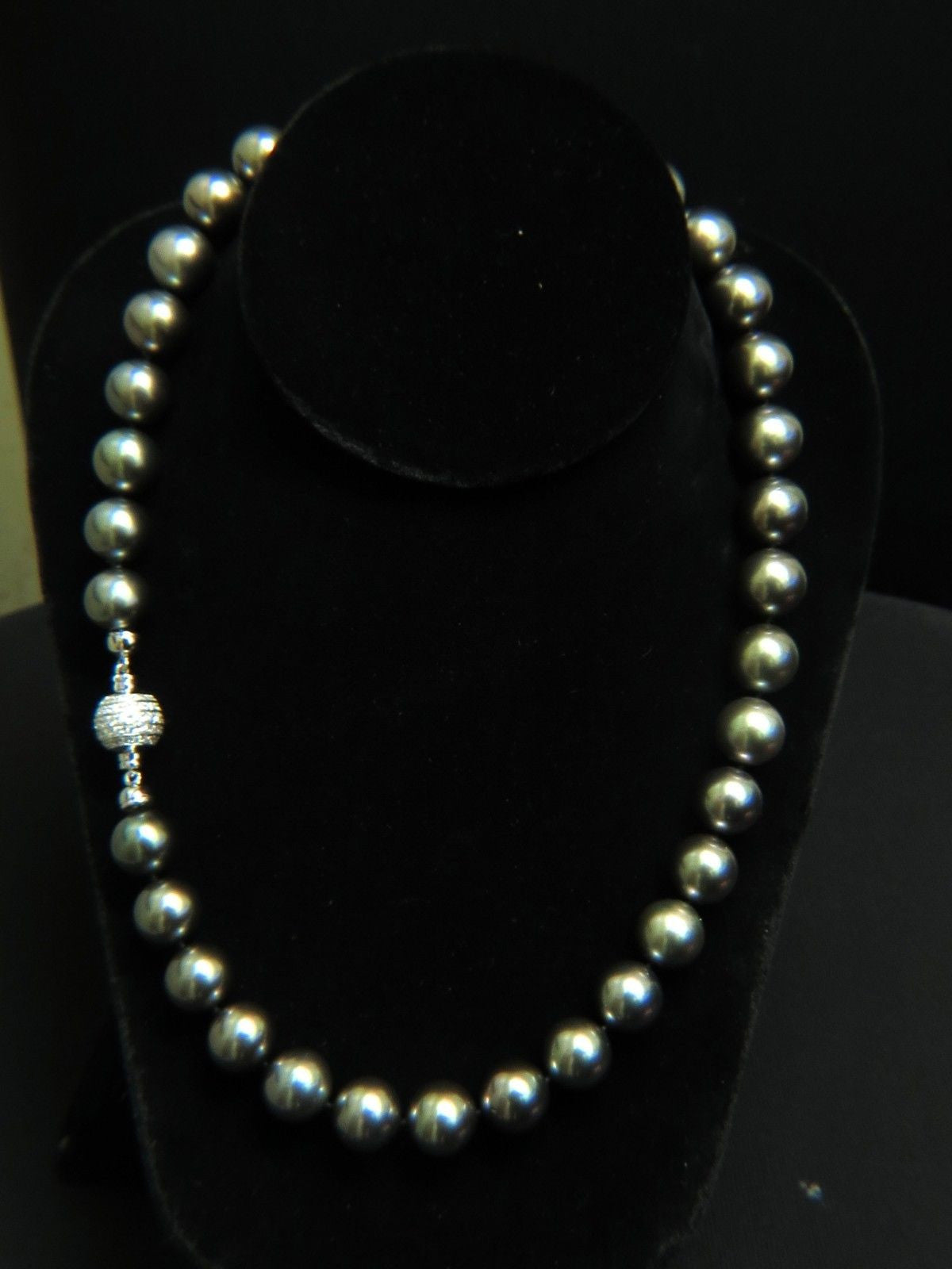 GIA Certified Tahitian Black-Lipped Oyster Gray Pearl Necklace - 18K Gold with 1.00ct Diamond Clasp - Elegant Jewelry for Weddings & Special Occasions
