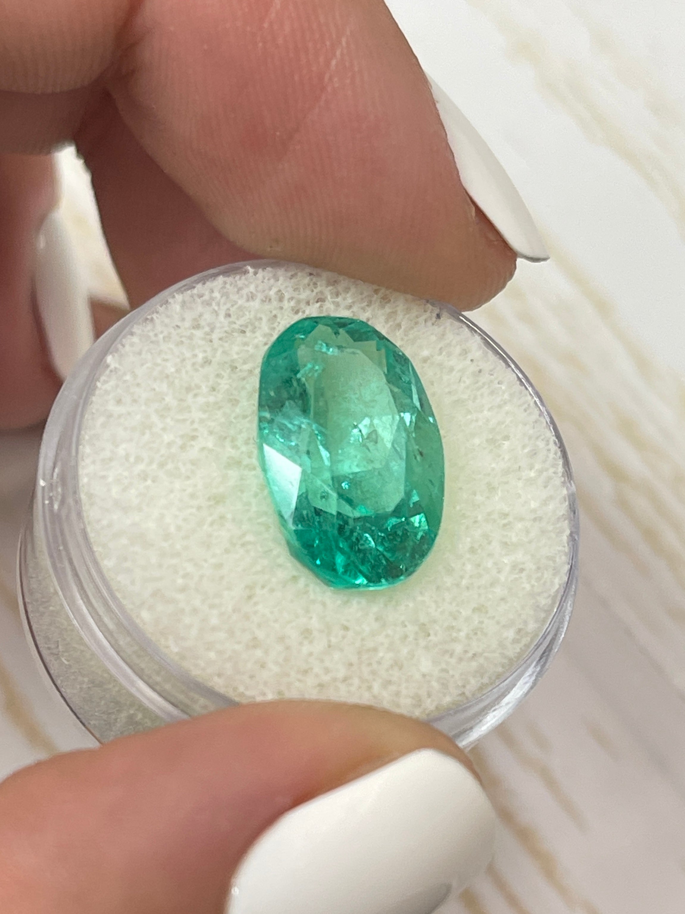 7.55 Carat 16x10mm Bluish Green Natural Colombian Emerald Oval Cut Loose Gemstone for Jewelry Making, Engagement Rings & Luxury Gifts