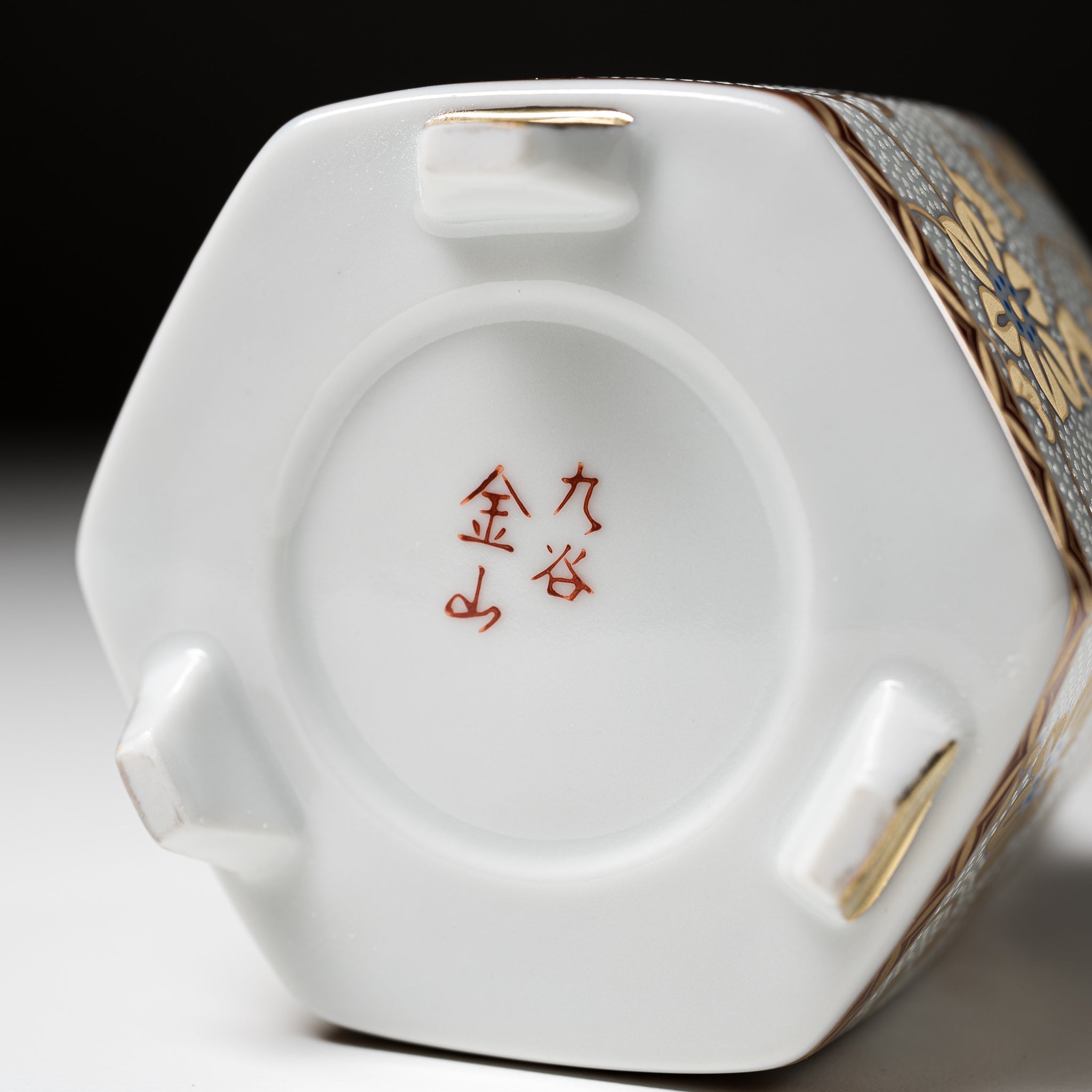 Premium Kutani Ware Incense Burner - Traditional Japanese Ceramic Aroma Container for Home & Meditation | Shirochibu Style | Perfect for Zen Decor, Aromatherapy & Relaxation Spaces
