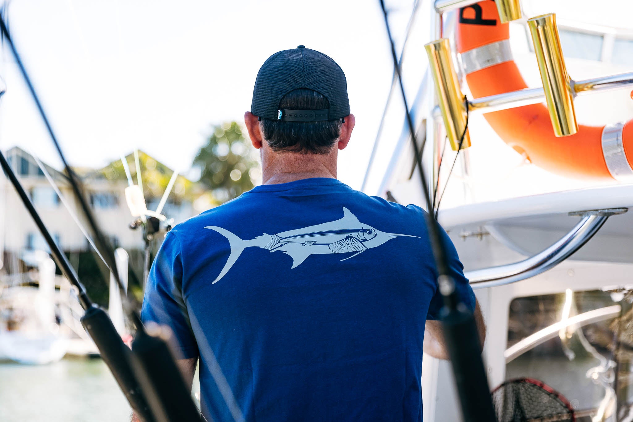 Premium Marlin Silhouette Graphic T-Shirt for Men & Women - Comfortable Cotton Tee for Fishing Enthusiasts & Outdoor Adventures