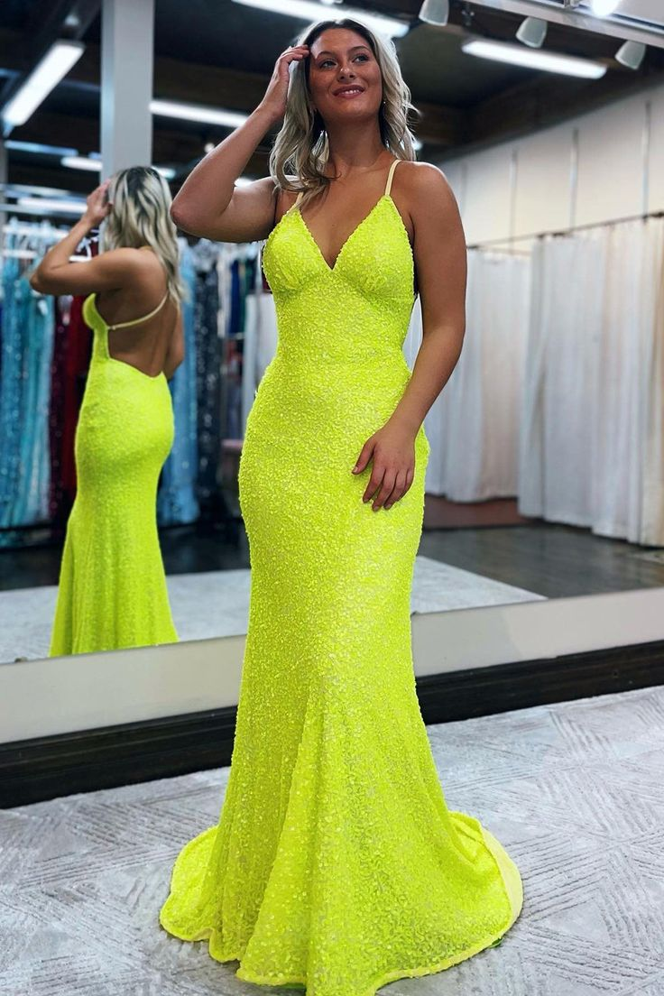 Bright Green Sequins Mermaid Prom Dress with Spaghetti Straps - Elegant Long Formal Gown for Homecoming, Evening Parties & Special Occasions