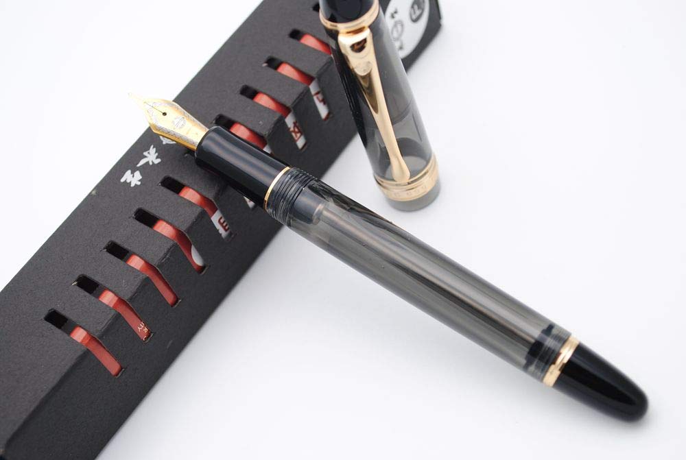 Premium Vacuum Filling Fountain Pen with 0.5mm Fine Nib - Black & Gold Design, Original Gift Box - Ideal for Calligraphy, Journaling & Professional Writing