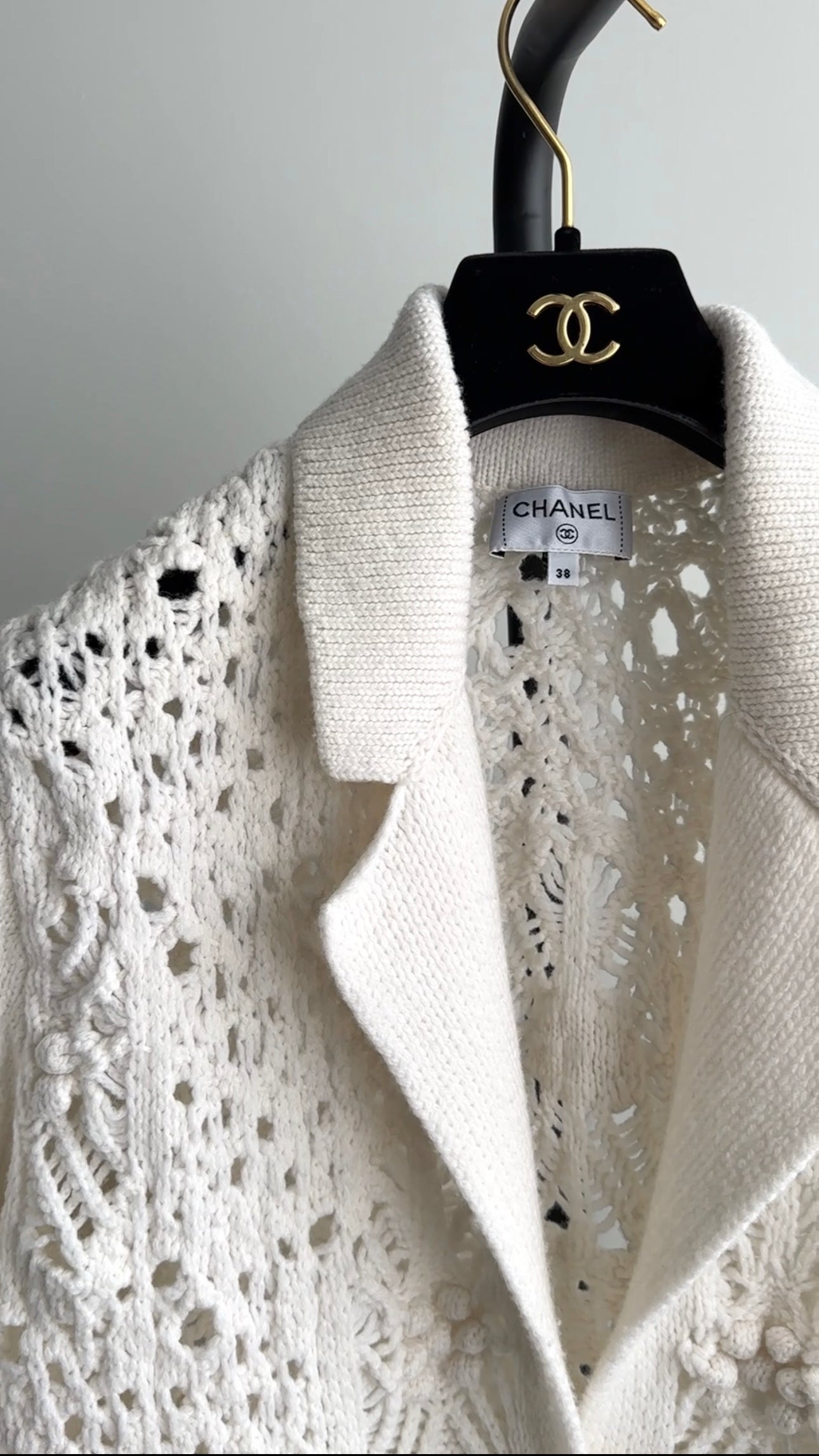 Chanel 22C Ivory Chunky Knit Cashmere Cardigan Sweater Women's Size FR38 - Luxury Winter Warm Pullover for Office & Casual Outfits