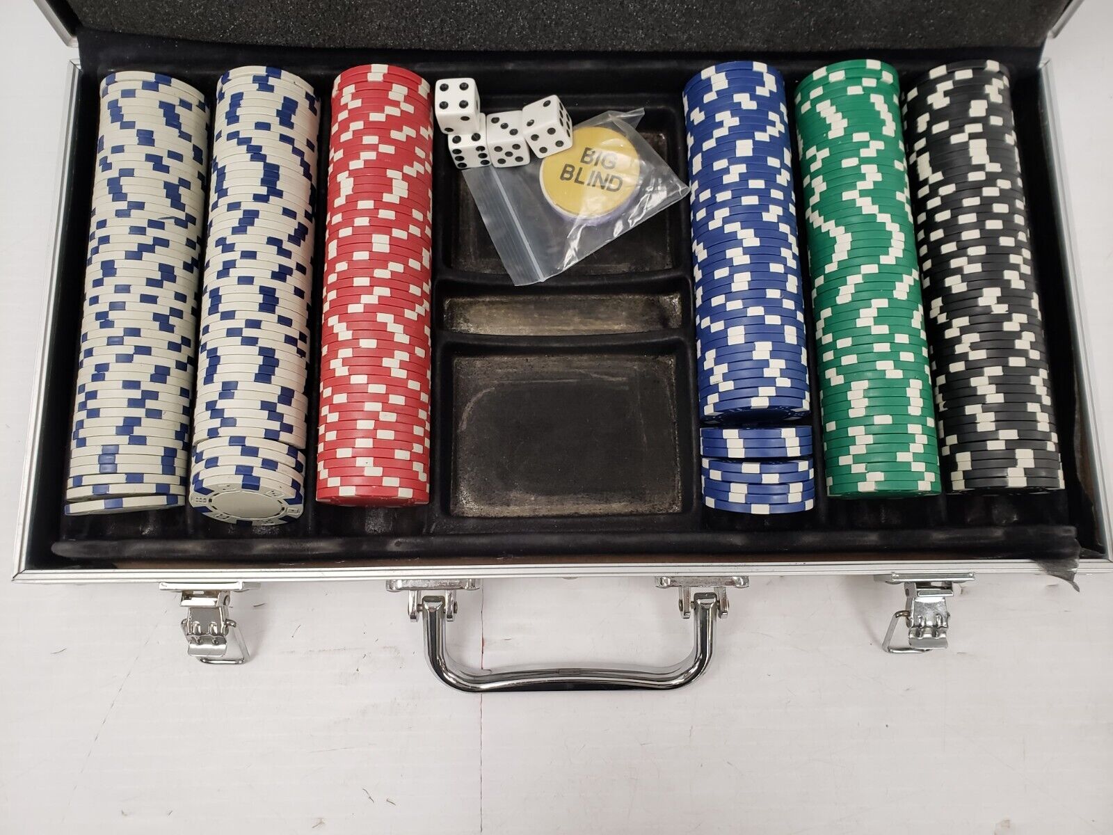 Premium 500-Piece Poker Chip Set with Aluminum Case - Casino Style Chips for Texas Hold'em, Blackjack & Home Game Nights