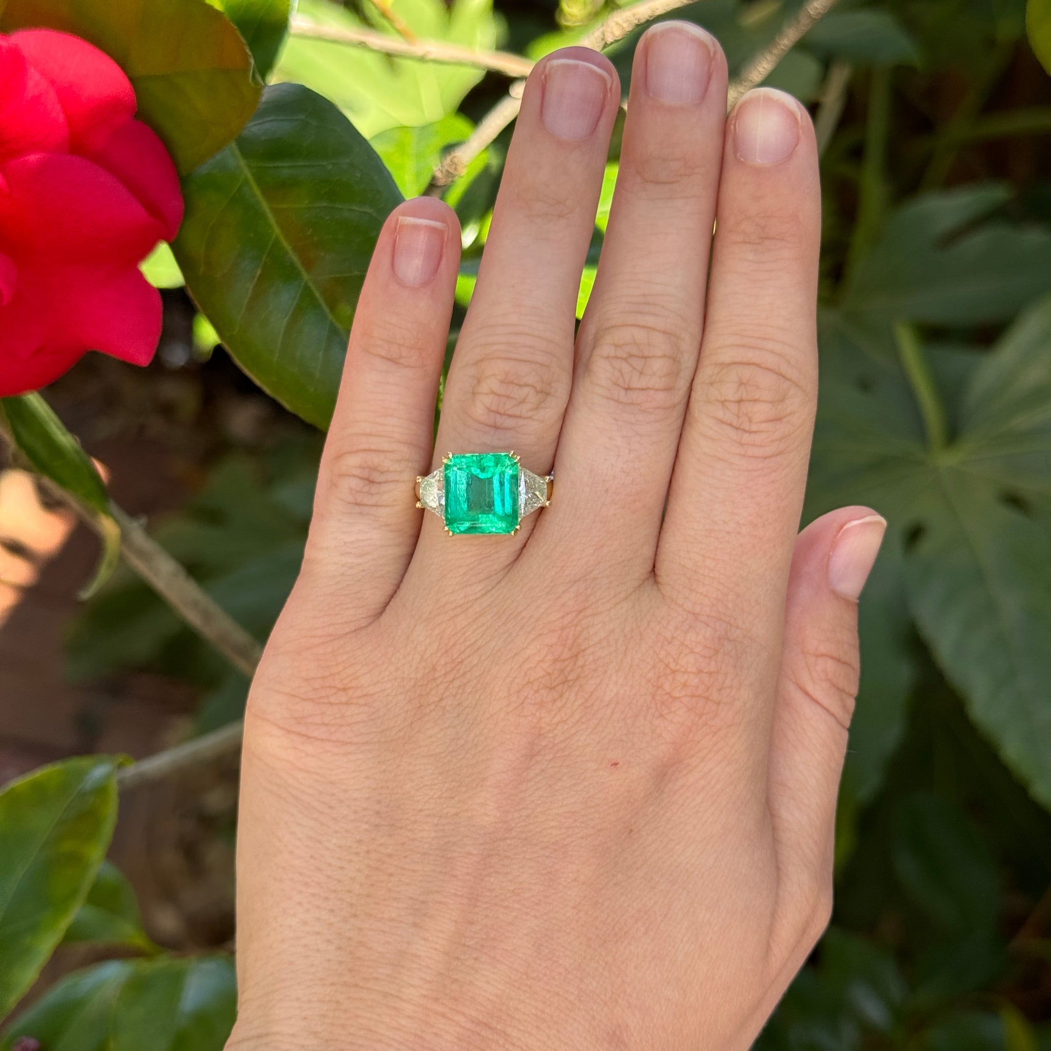 5.77ct Natural Emerald & Trapezoid Diamond Three Stone 18K Gold Engagement Ring for Women - Perfect for Weddings, Anniversaries & Special Occasions