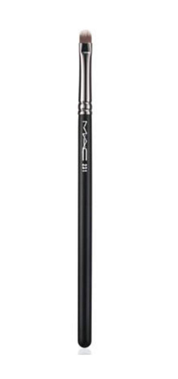 MAC Brushes #231 Eye Shadow Brush - Professional Makeup Brush for Eyes - Perfect for Smokey Eyes & Everyday Eyeshadow Blending