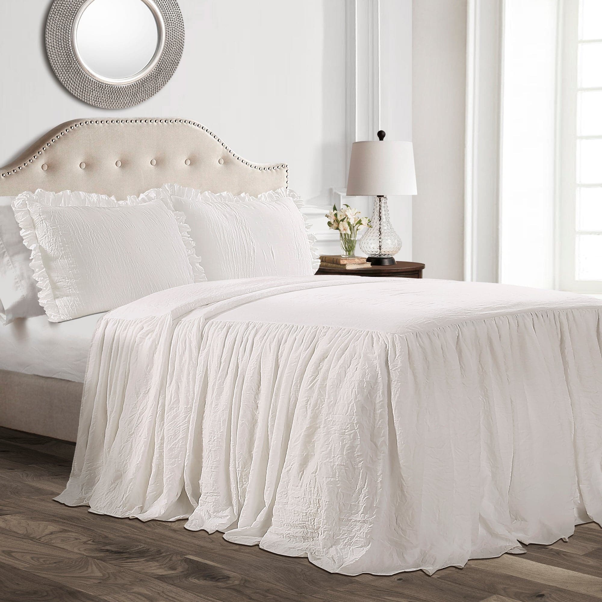 Elegant Ruffle Skirt Bedspread Set - Soft & Stylish Queen Size Bedding for Girls & Women - Perfect for Bedroom Decor, Guest Rooms & Cozy Home Styling