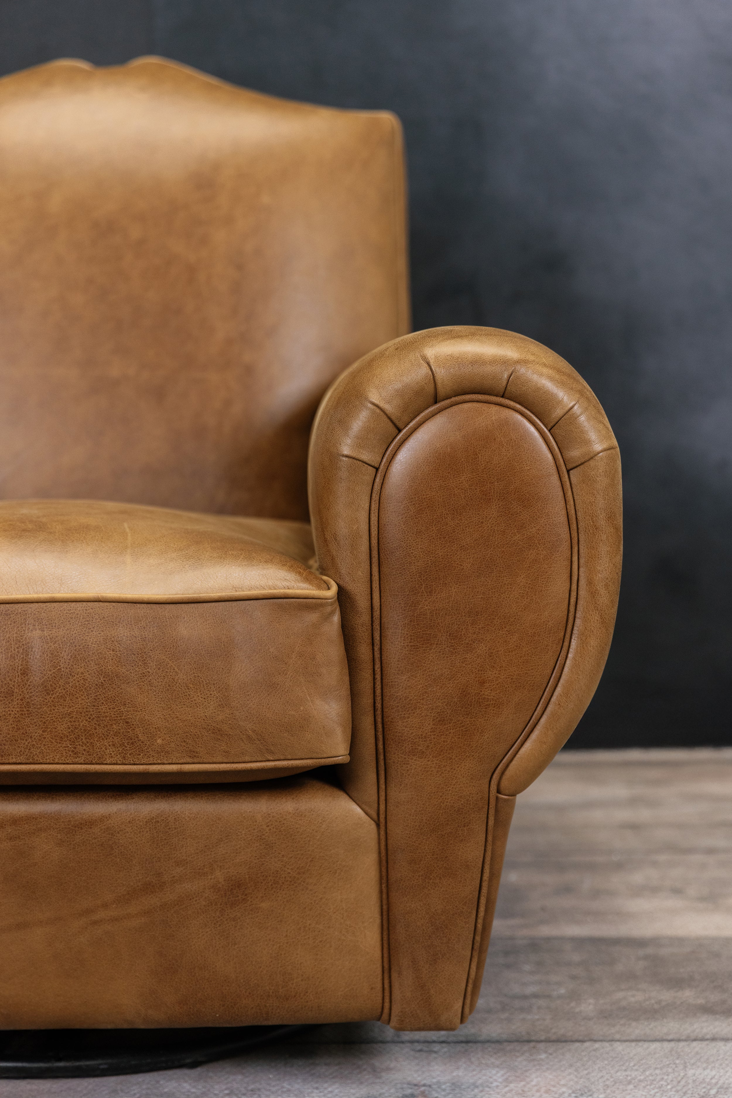 Premium Moustache Leather Cigar Swivel Chair - Stylish Office & Lounge Recliner for Home & Commercial Use