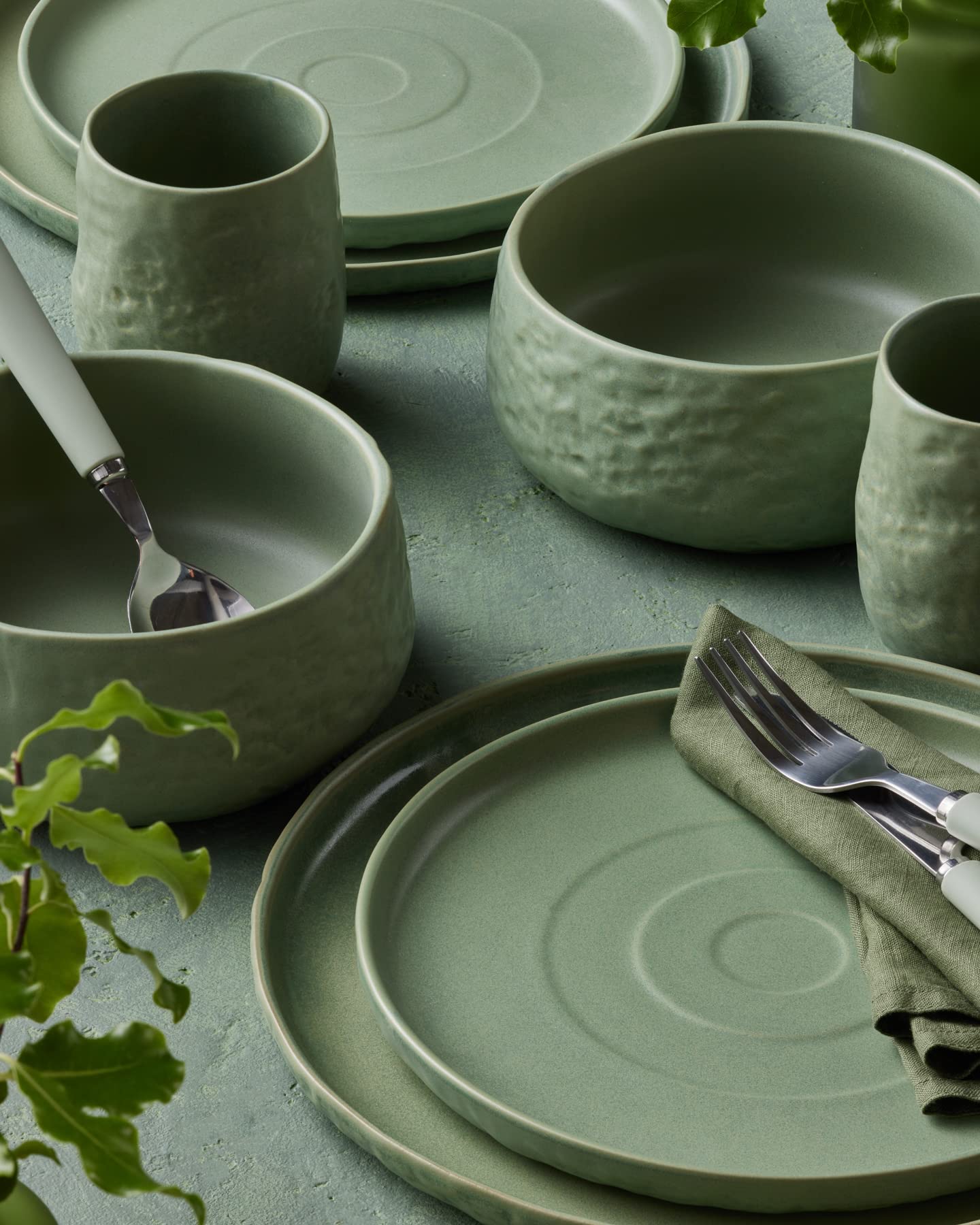 Mercer Project SHOSAI 16-Piece Stoneware Dinnerware Set - Modern Plates & Bowls Set for 4, Sage Green - Elegant Tableware for Everyday Dining, Dinner Parties & Home Decor