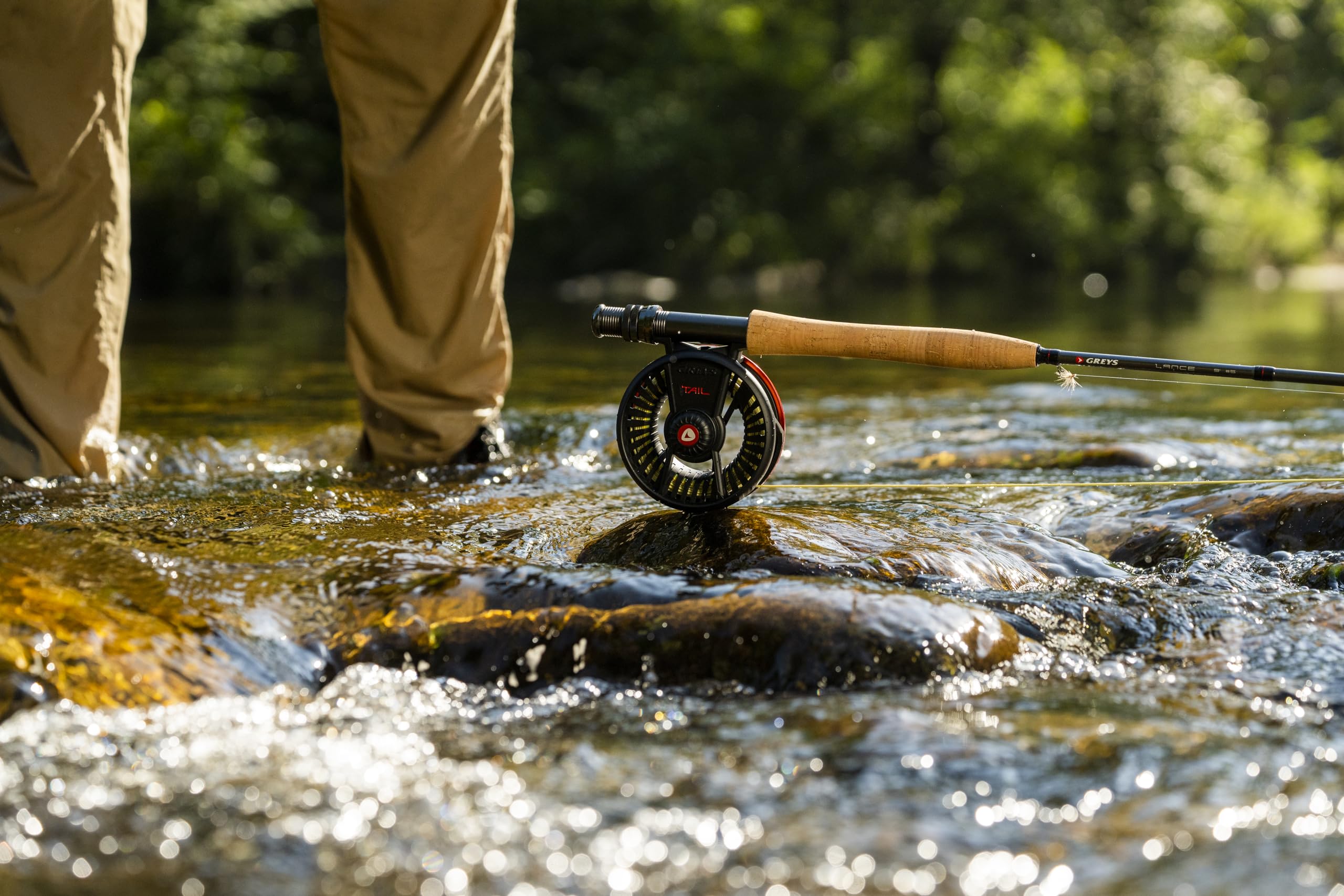 Premium Kite Switch Fly Fishing Rod - Lightweight & Durable Graphite Fly Rod for Trout, Bass & Salmon - Perfect for Freshwater & Saltwater Fly Fishing Adventures