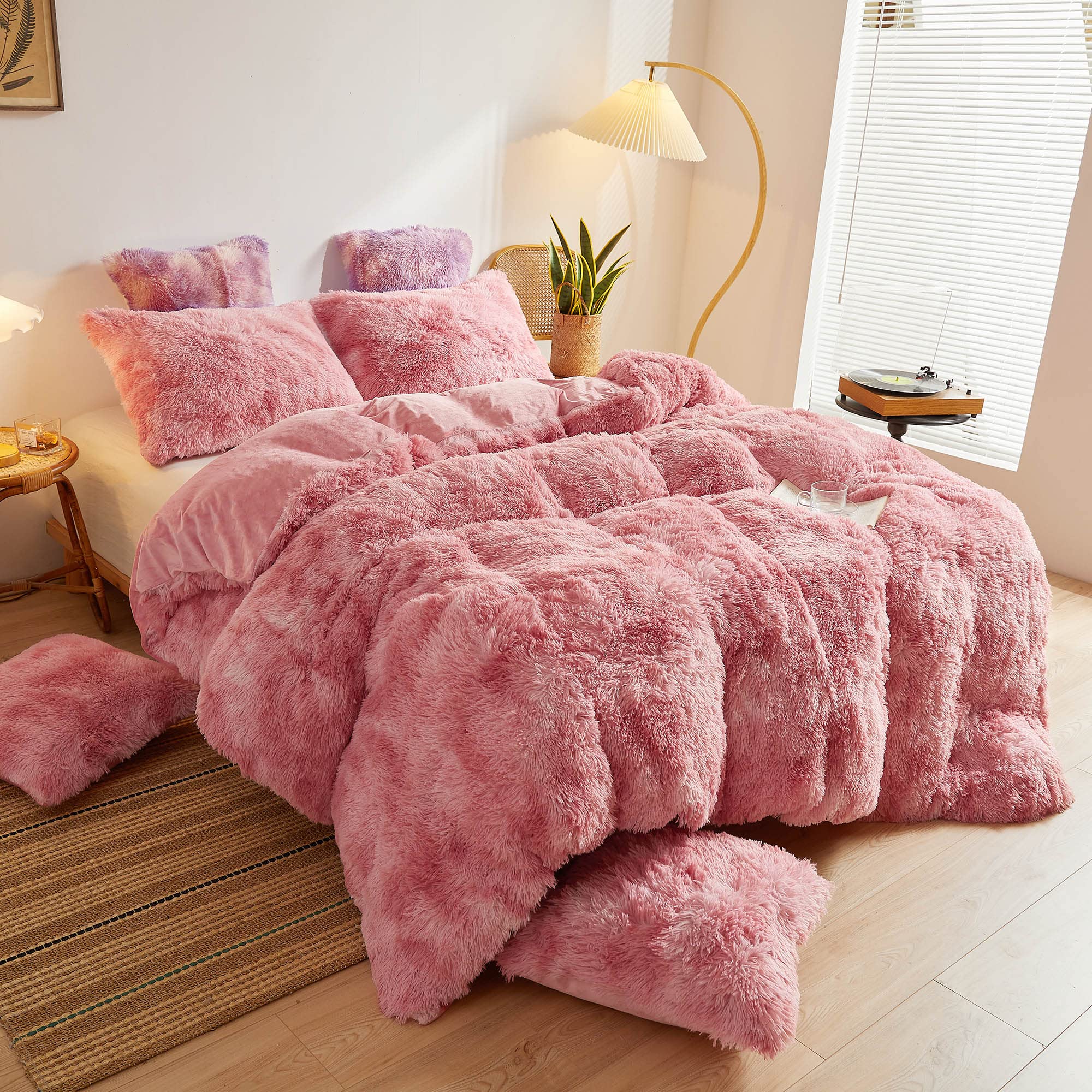 XeGe Tie Dye Plush Faux Fur Duvet Cover Queen Size - Ombre Marble Print Shaggy Comforter Cover with Zipper, Soft Fluffy Fuzzy Velvet Bedding Set for Bedroom Decor (Queen, Pink) - Perfect for Cozy Winter Nights & Boho Chic Home Styling