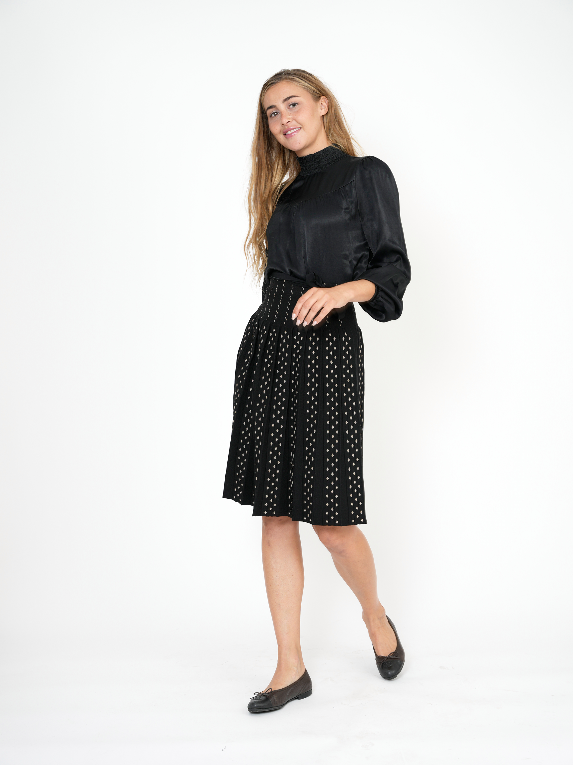 Elegant Pleated Gold Lurex Knit Skirt for Women - Party, Holiday & Evening Wear - Shimmering Metallic Midi Skirt for Special Occasions