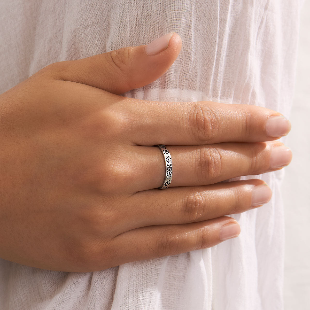 Delicate Daisy Ring - Sterling Silver Floral Jewelry for Women, Elegant Gift for Her - Perfect for Weddings, Anniversaries & Everyday Wear