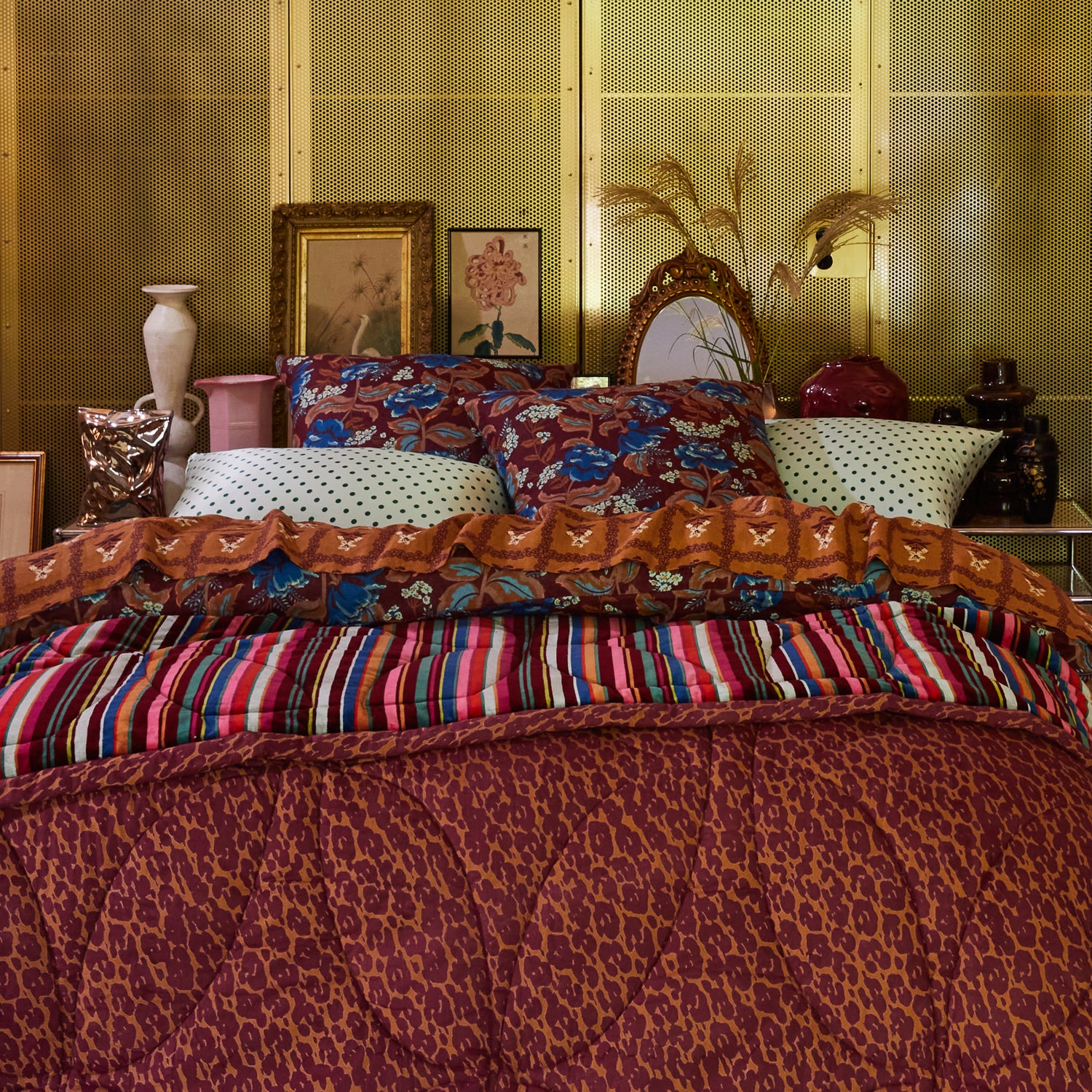 Luxury Corinne Velvet Bed Cover - Soft & Stylish Queen Size Bedspread for Cozy Bedroom Decor | Perfect for Master Bedroom, Guest Room & Hotel Stays
