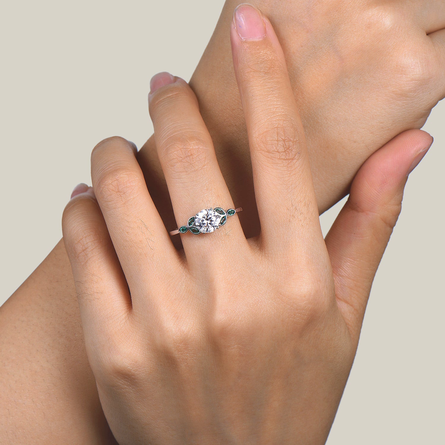 Exquisite Round Cut Moissanite Engagement Ring with Emerald Bezel Setting - Elegant Wedding Band for Women | Perfect for Proposals, Anniversaries & Special Occasions