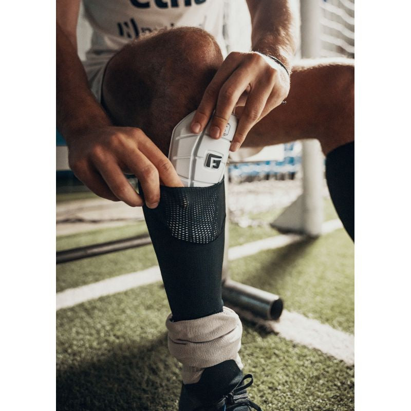 G FORM PRO S BLADE SHINGUARD - Premium Soccer Shin Guards for Men & Women - Lightweight Impact Protection for Football, Rugby & Sports Training - Perfect for Players, Coaches & Athletes