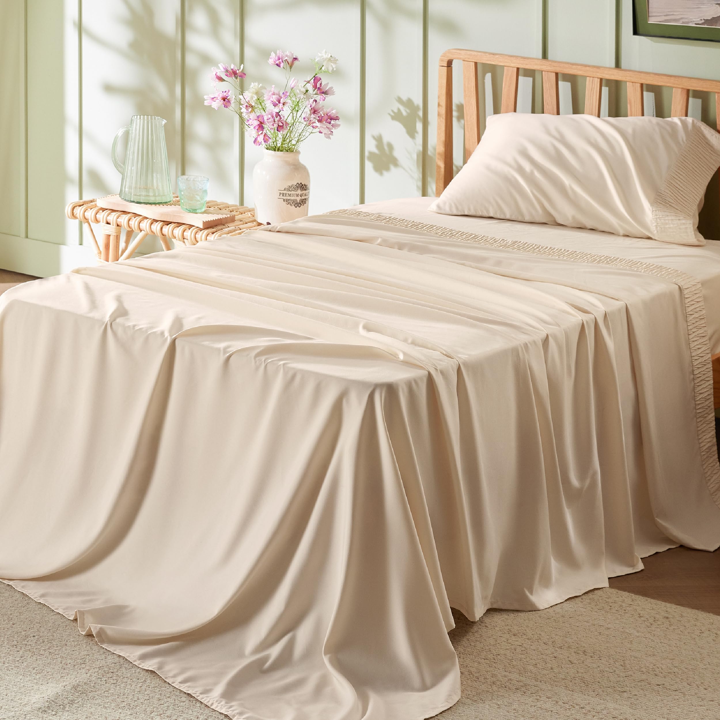 Bedsure Twin Sheets Set - Ultra Soft 1800 Thread Count Cooling Bed Sheets for Boys & Girls, 3-Piece Luxury Hotel Quality Beige Polyester Microfiber Sheet Set | Wrinkle & Fade Resistant | Perfect for Kids' Rooms, Dorms & Guest Bedrooms