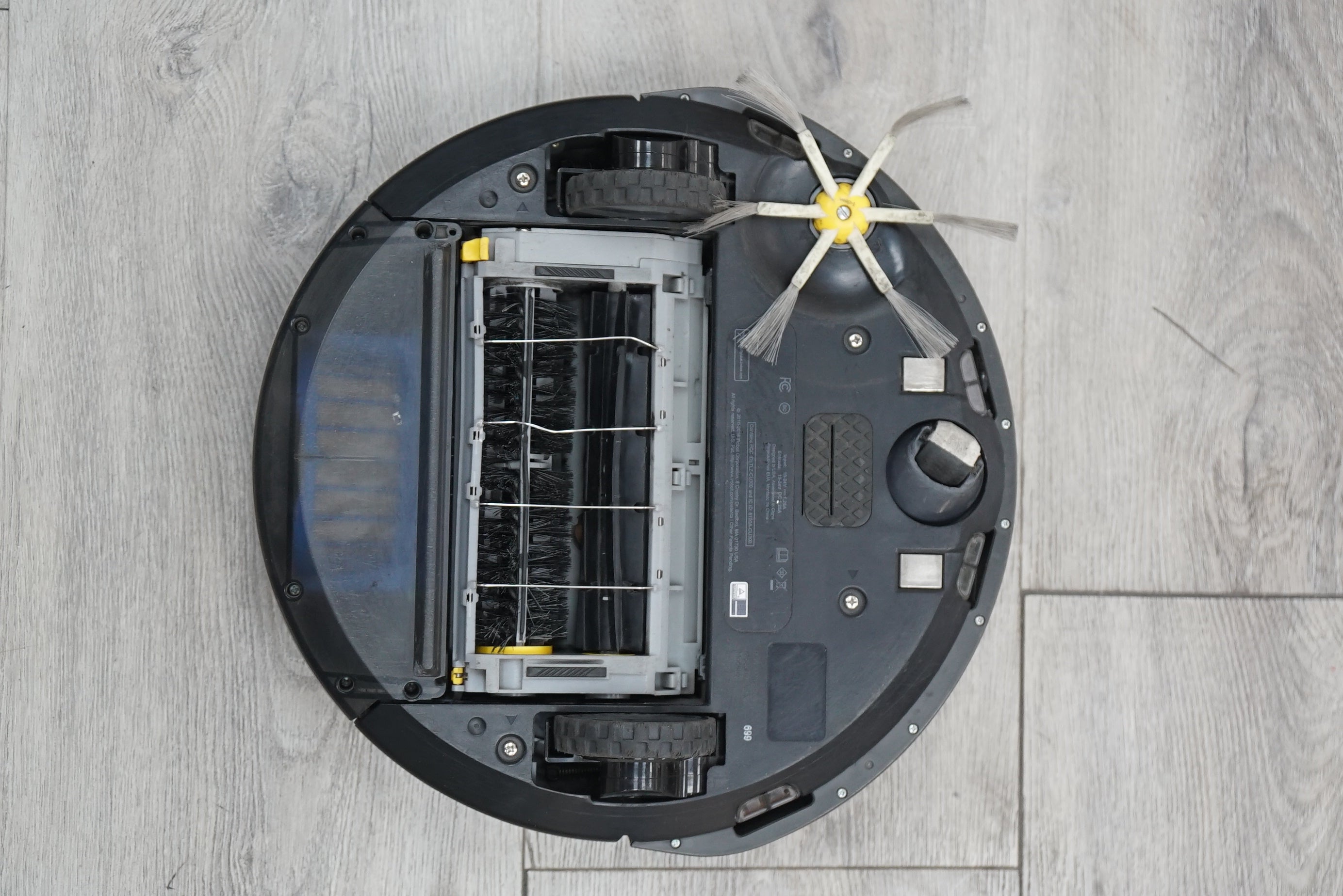 iRobot Roomba 699 Robot Vacuum Cleaner (Model 01969) - Smart WiFi Connected, Self-Charging, Works with Alexa - Perfect for Pet Hair, Hardwood Floors & Daily Home Cleaning