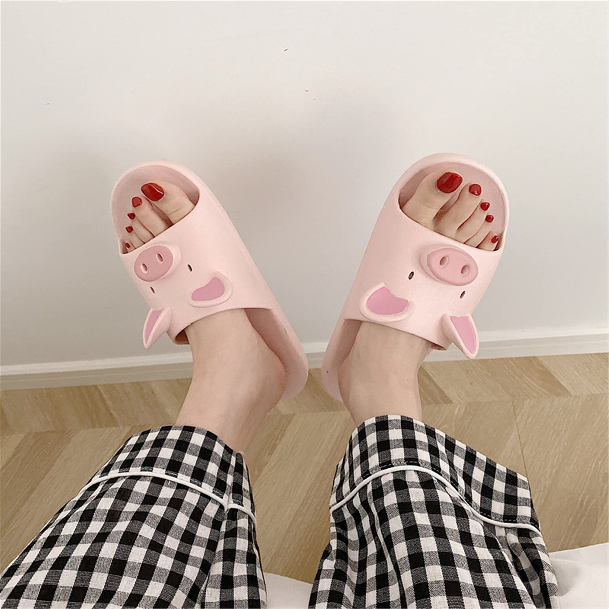 YILANLAN Women's Summer Sandals - Cute Animal Pig Slippers, Comfortable Bathroom & Beach Slides for Women, Non-Slip House Slippers - Perfect for Indoor, Poolside, and Vacation Use