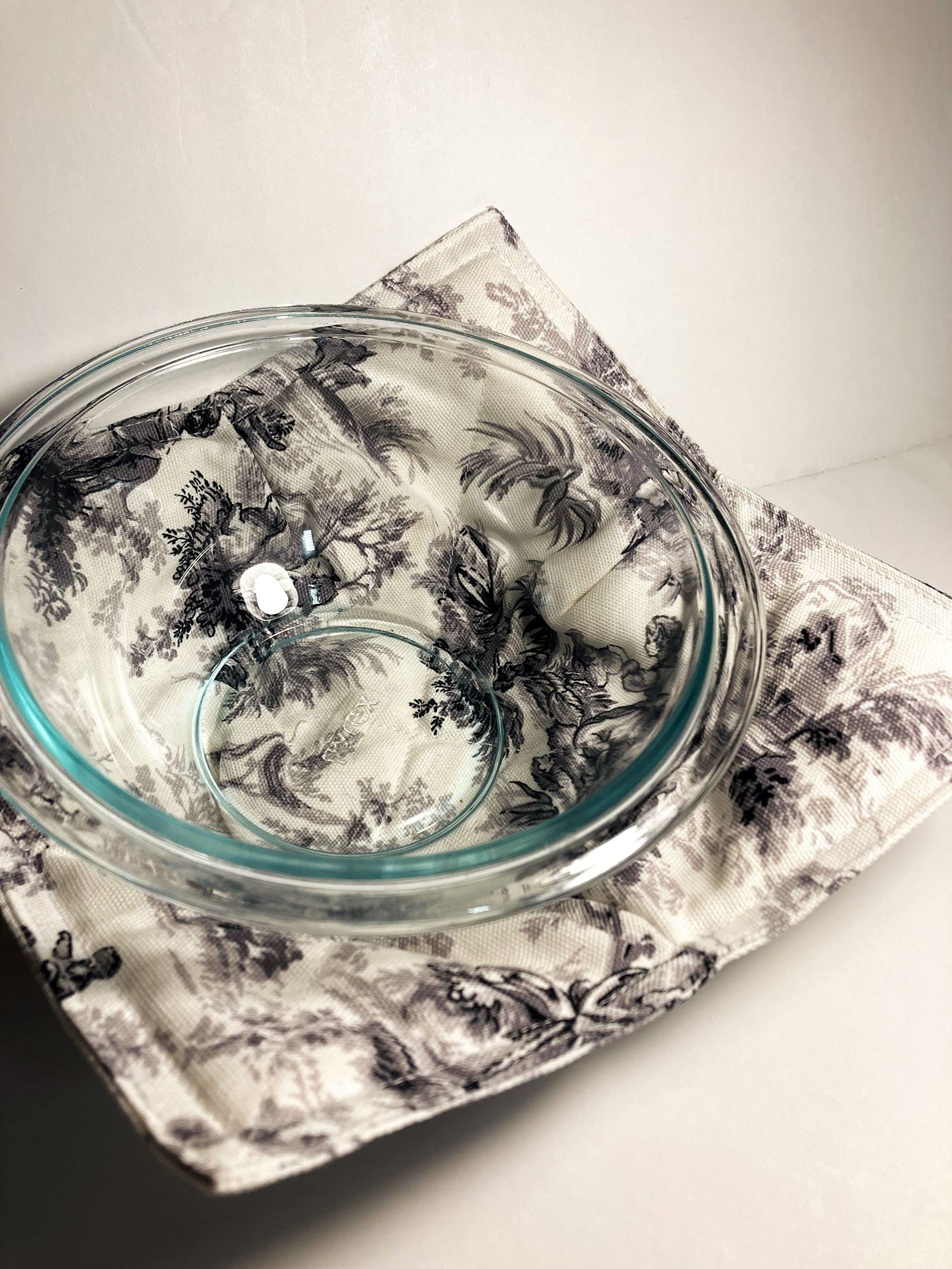 Set of 2 Microwave Safe Bowl Cozies - 8.5 Inch Cotton Toile Print Hot Pads for Bowls (White/Black/Grey) - Perfect for Hot Dishes, Soups & Baking - Ideal Kitchen Accessories for Microwave & Oven Use