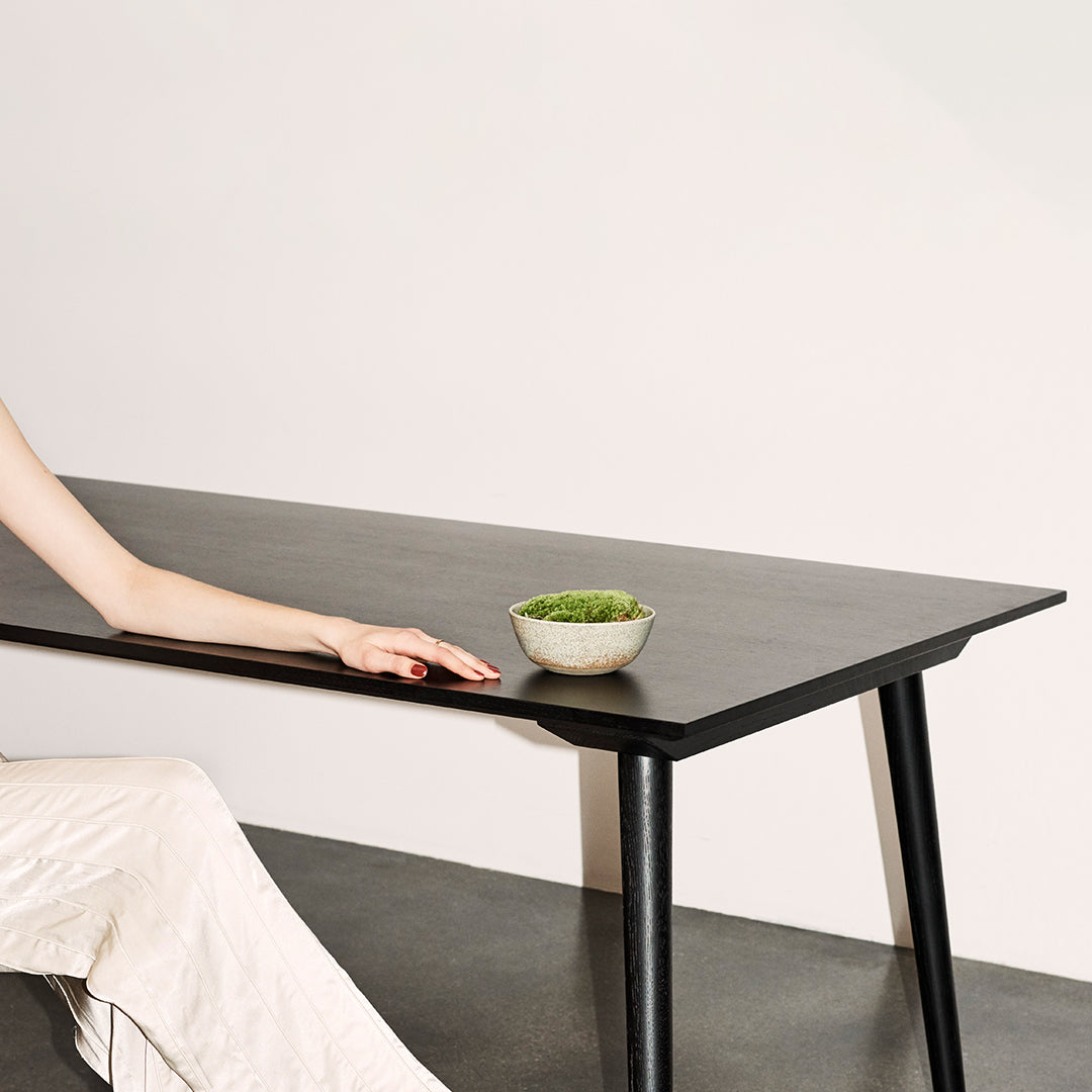 SK5 Modern Dining Table - Elegant & Durable for Kitchen, Dining Room, or Small Space - Perfect for Family Meals & Entertaining Guests