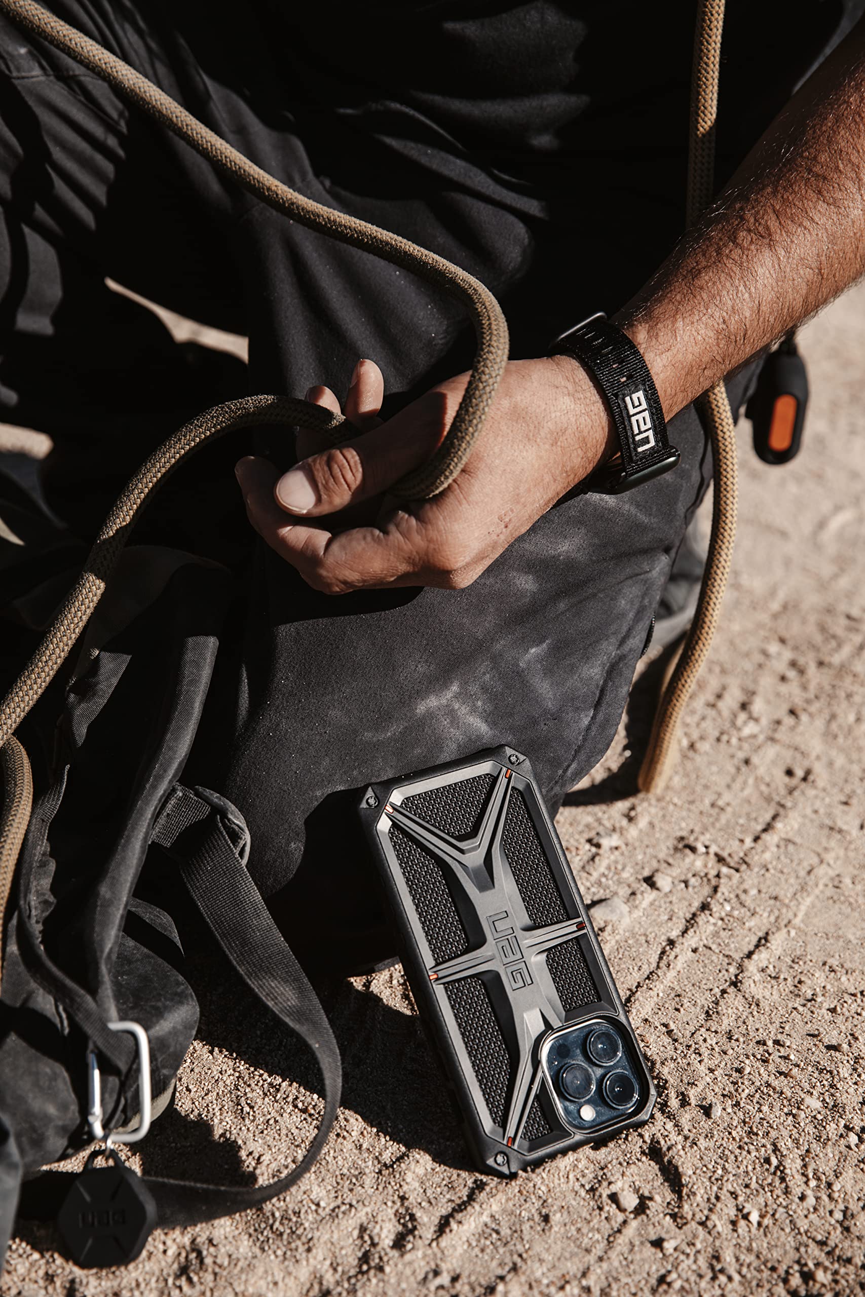 URBAN ARMOR GEAR UAG Rugged iPhone 13 Pro Case - Kevlar Black, Slim & Lightweight Shockproof Cover with Premium Protection for 6.1 Inch Screen | Perfect for Outdoor Adventures, Construction Work & Active Lifestyles