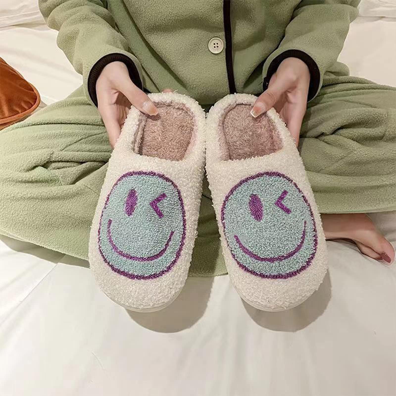 Geibiu Women's Retro Plush House Slippers - Soft Cozy Fuzzy Smile Face Slippers for Indoor/Outdoor Use | Perfect for Lounge, Home, Dorm & Gift Giving