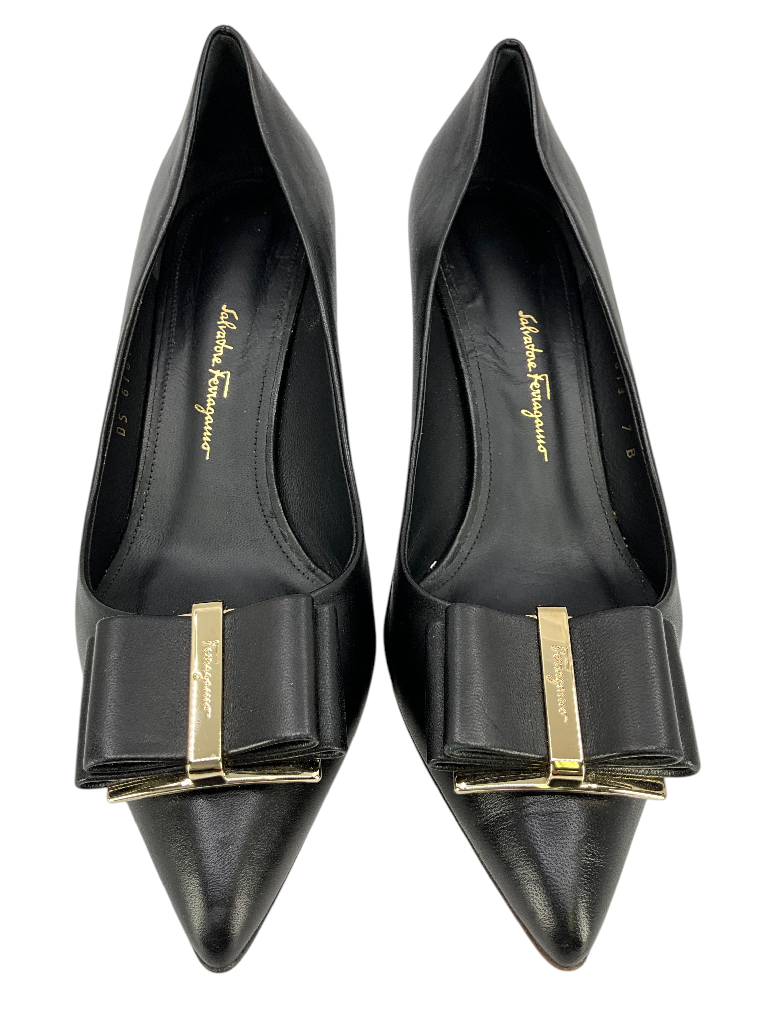 Salvatore Ferragamo Women's Size 7 Leather Zeri Pointed Toe Bow Pumps - Elegant Dress Shoes for Work, Wedding & Special Occasions