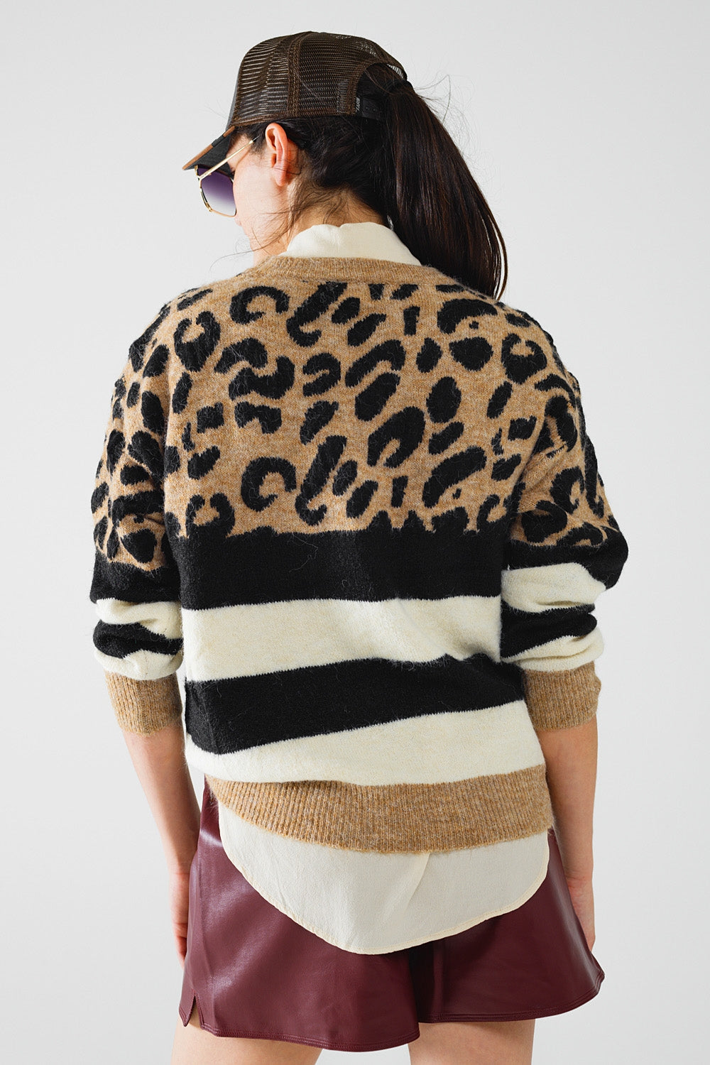 Elegant Pullover Knit Sweater with Black and White Leopard Stripes Print - Perfect for Casual Outings, Office Wear, and Winter Fashion