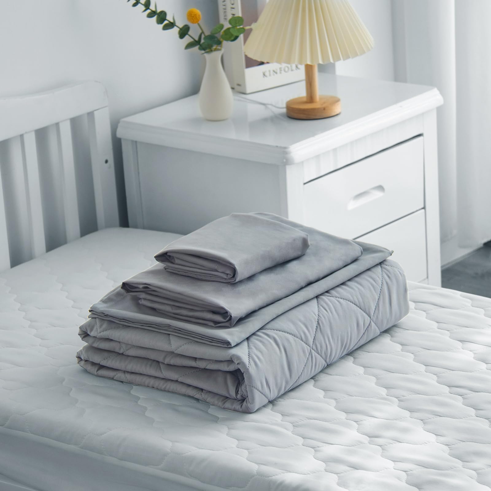 Biloban 4-Piece Ultra Soft Toddler Bedding Set - Breathable Crib Sheet Set with Quilted Comforter, Fitted Sheet, Flat Sheet & Envelope Pillowcase (Grey) - Perfect for Nursery, Daycare & Cozy Toddler Sleep