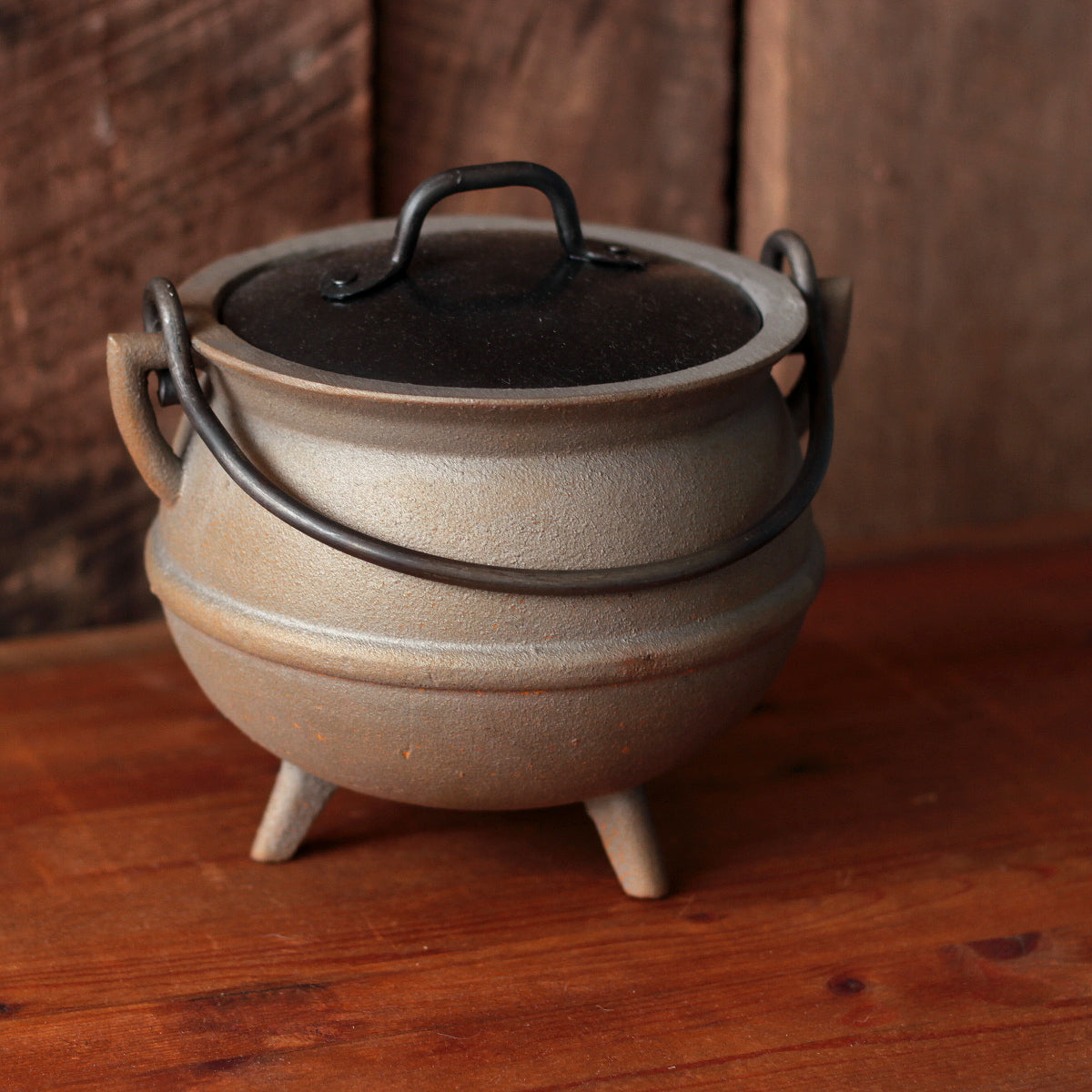 2 Quart Cast Iron Pot - Heavy Duty Dutch Oven for Cooking, Baking & Serving - Perfect for Soups, Stews, Casseroles & Bread Making
